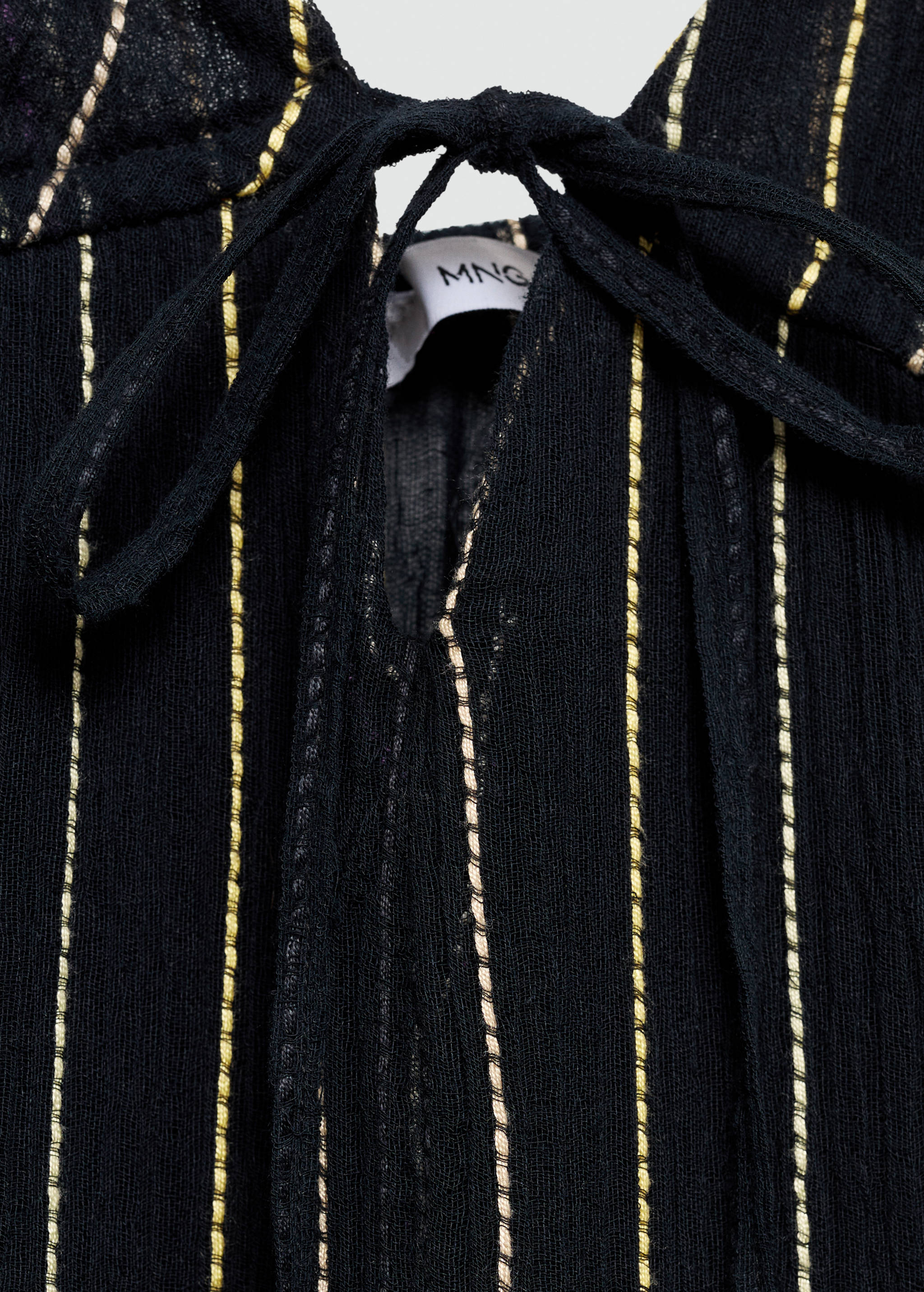 Strapless dress with decorative stitching - Details of the article 8