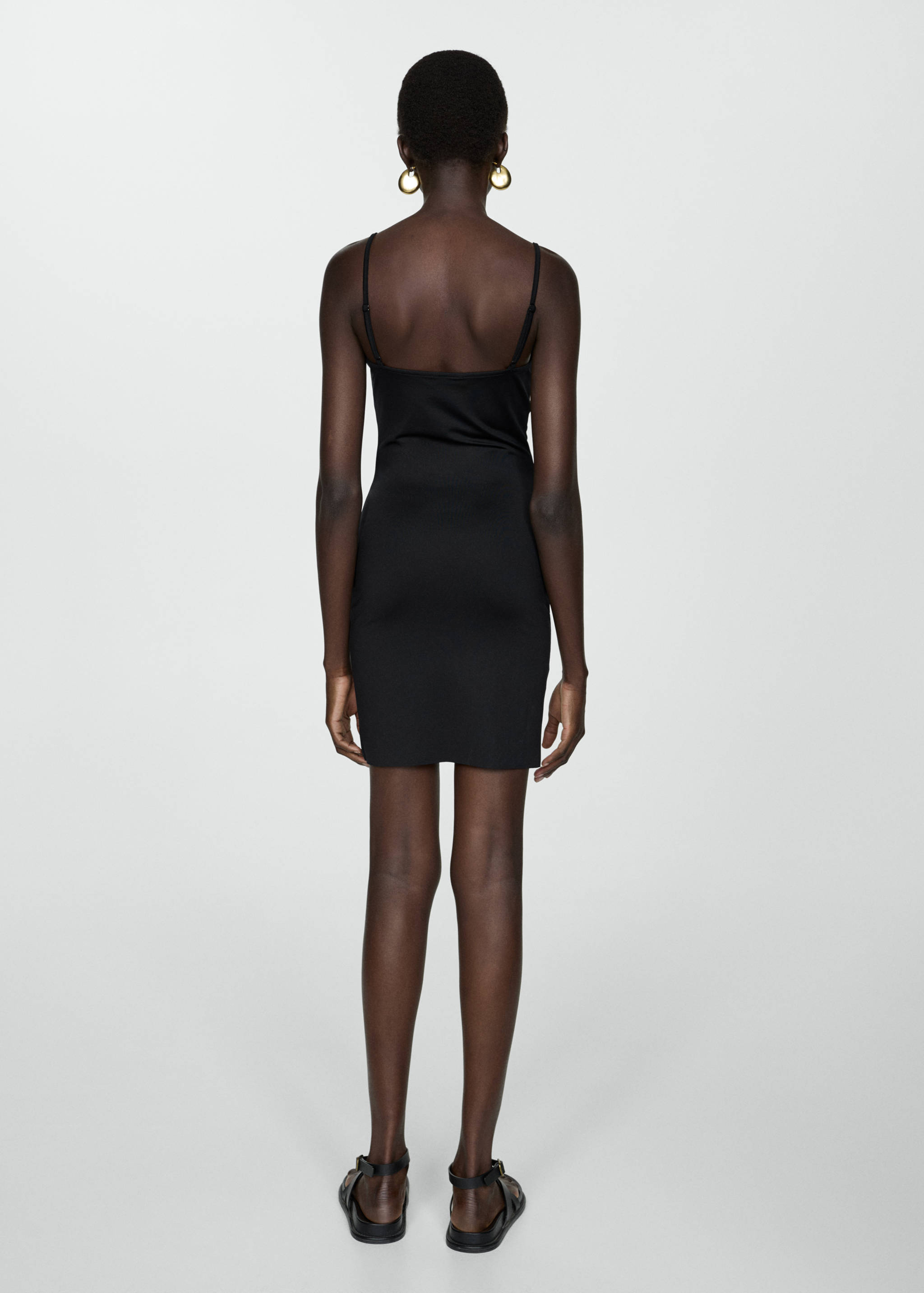Короткое платье-чехол на бретельках - Обратная сторона изделия
