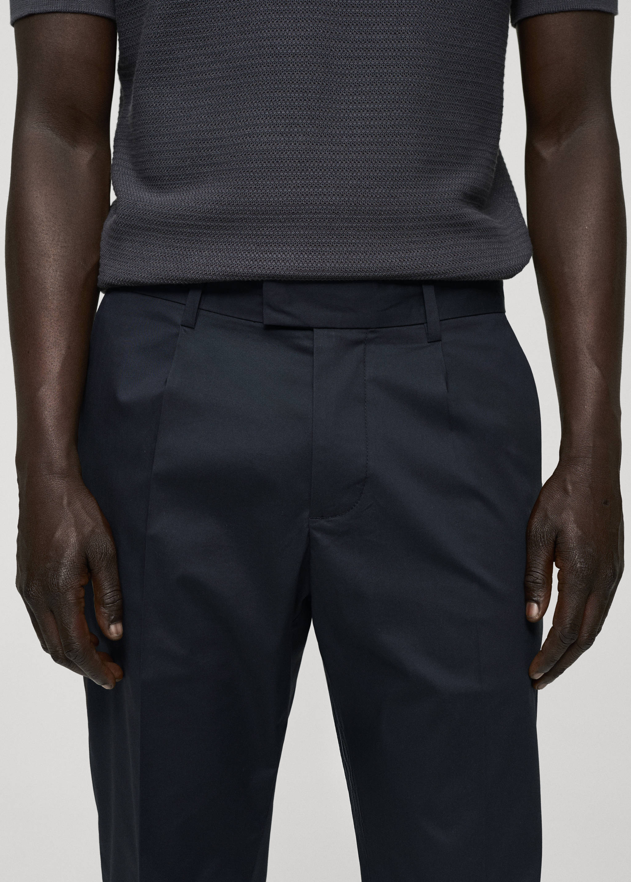 Slim-fit cotton pleated trousers - Details of the article 1