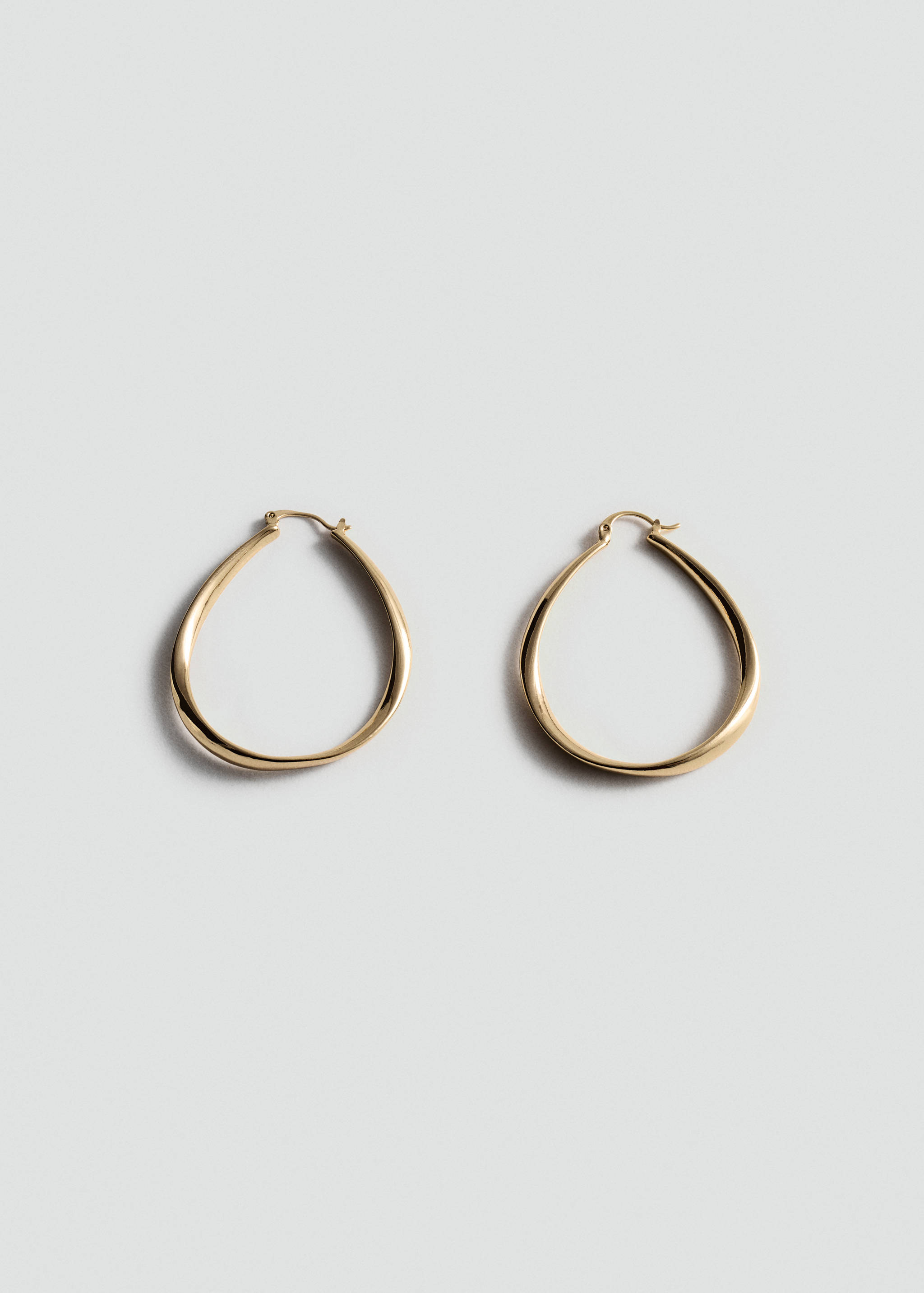 Oval hoop earrings - Article without model