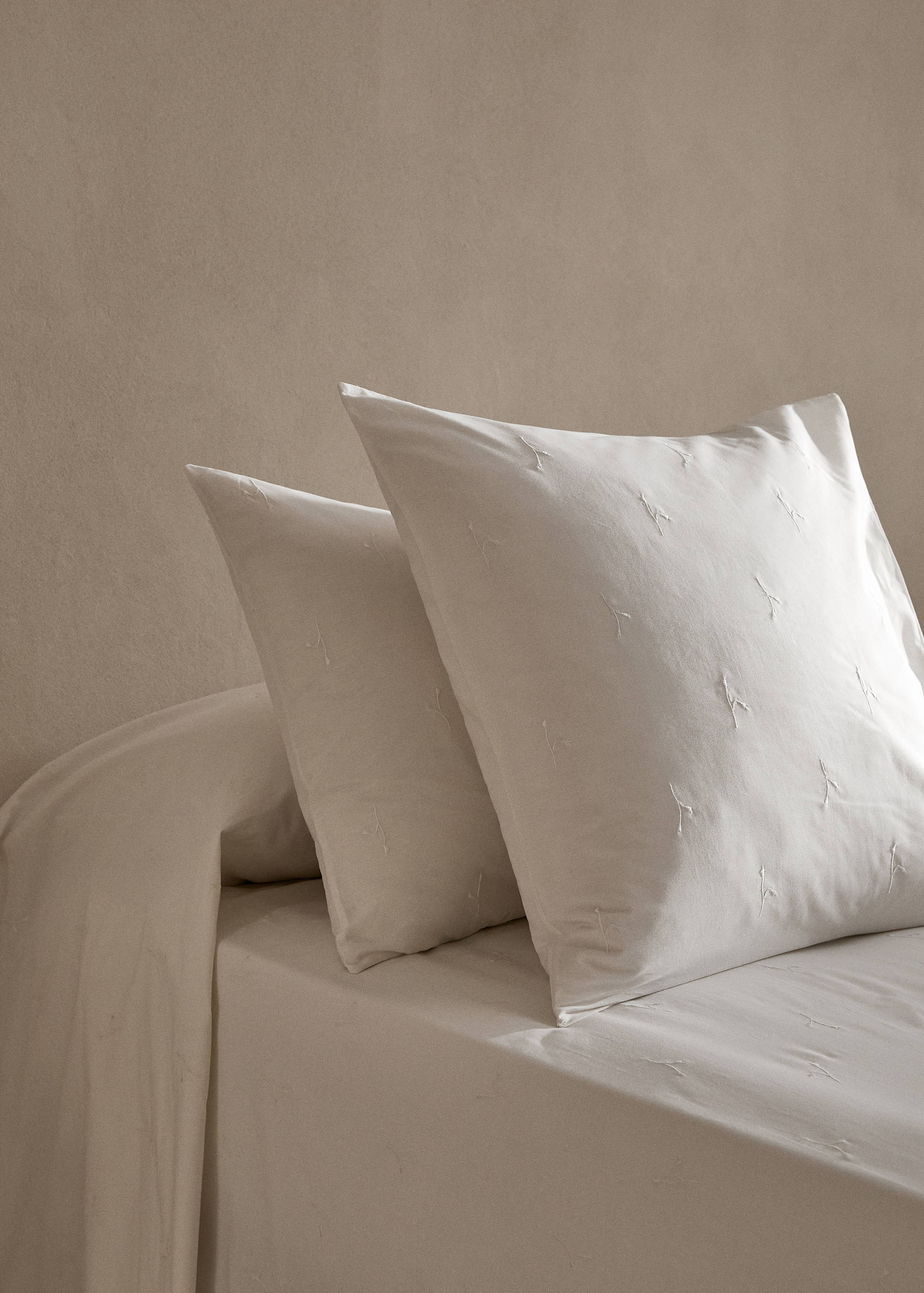 Floral embroidered cotton pillowcase 50x75cm - General plane