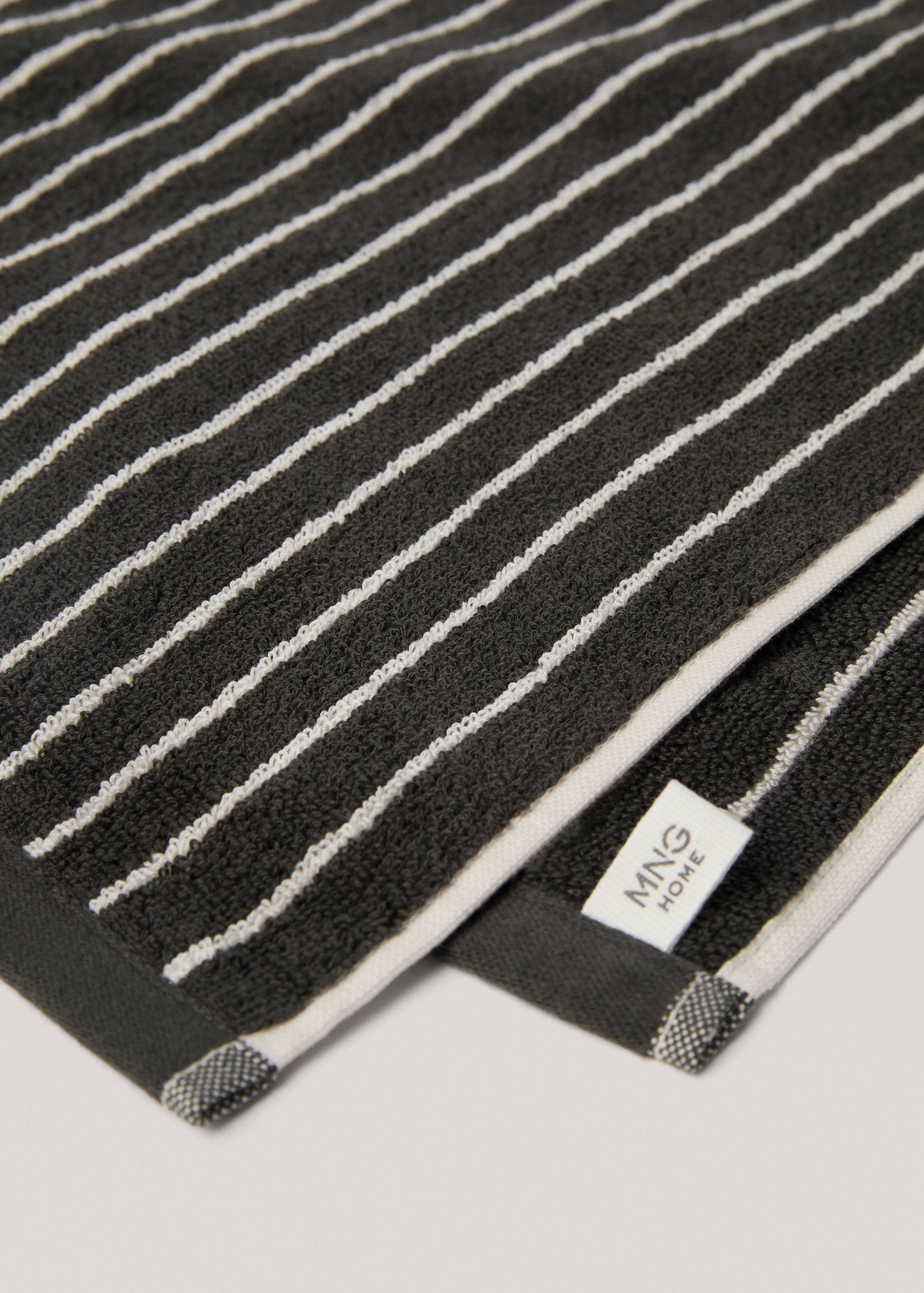 Striped bath towel 90x150cm - Details of the article 2