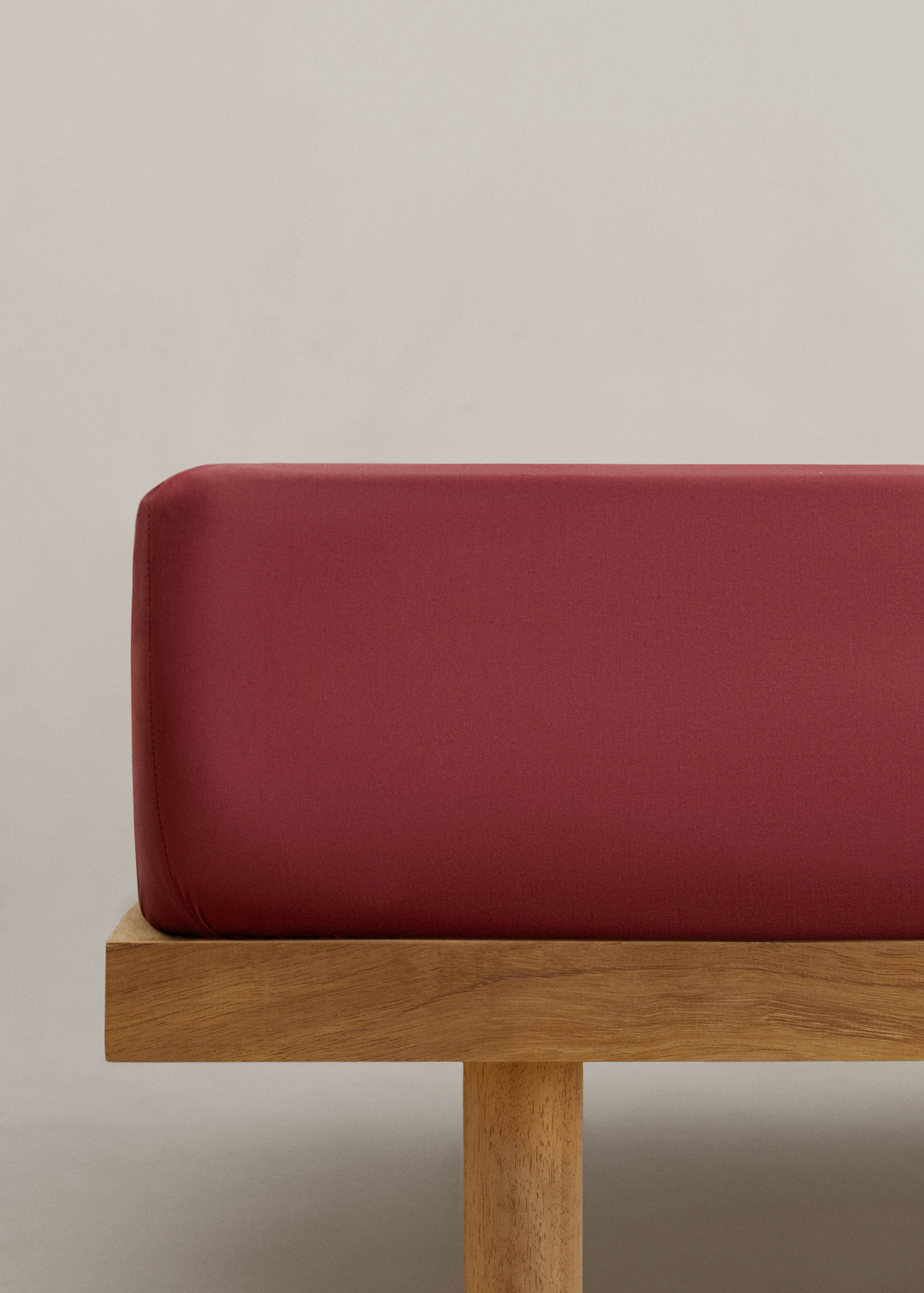 Cotton fitted sheet for queen bed - Article without model