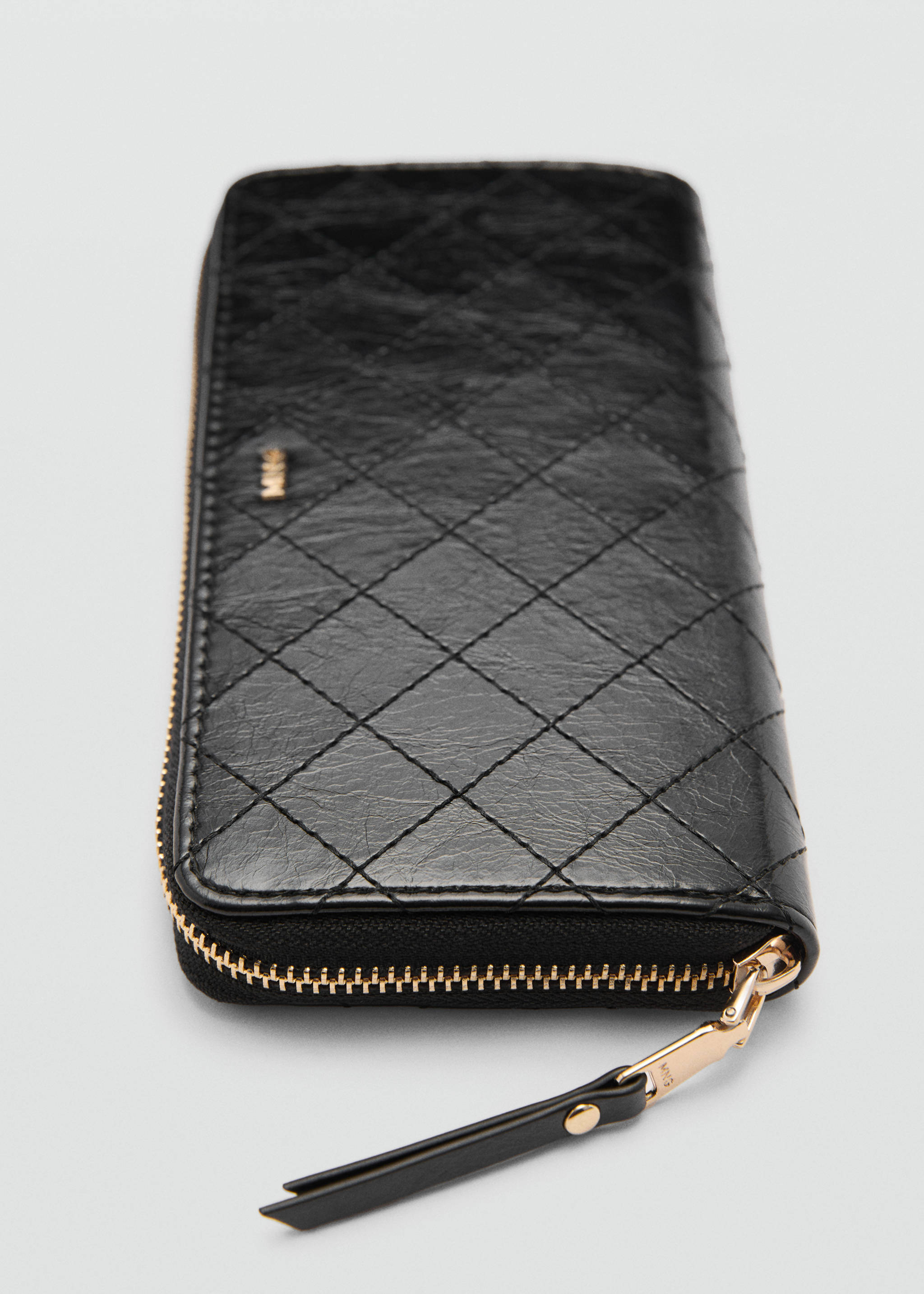 Wallet with decorative stitching - Details of the article 1