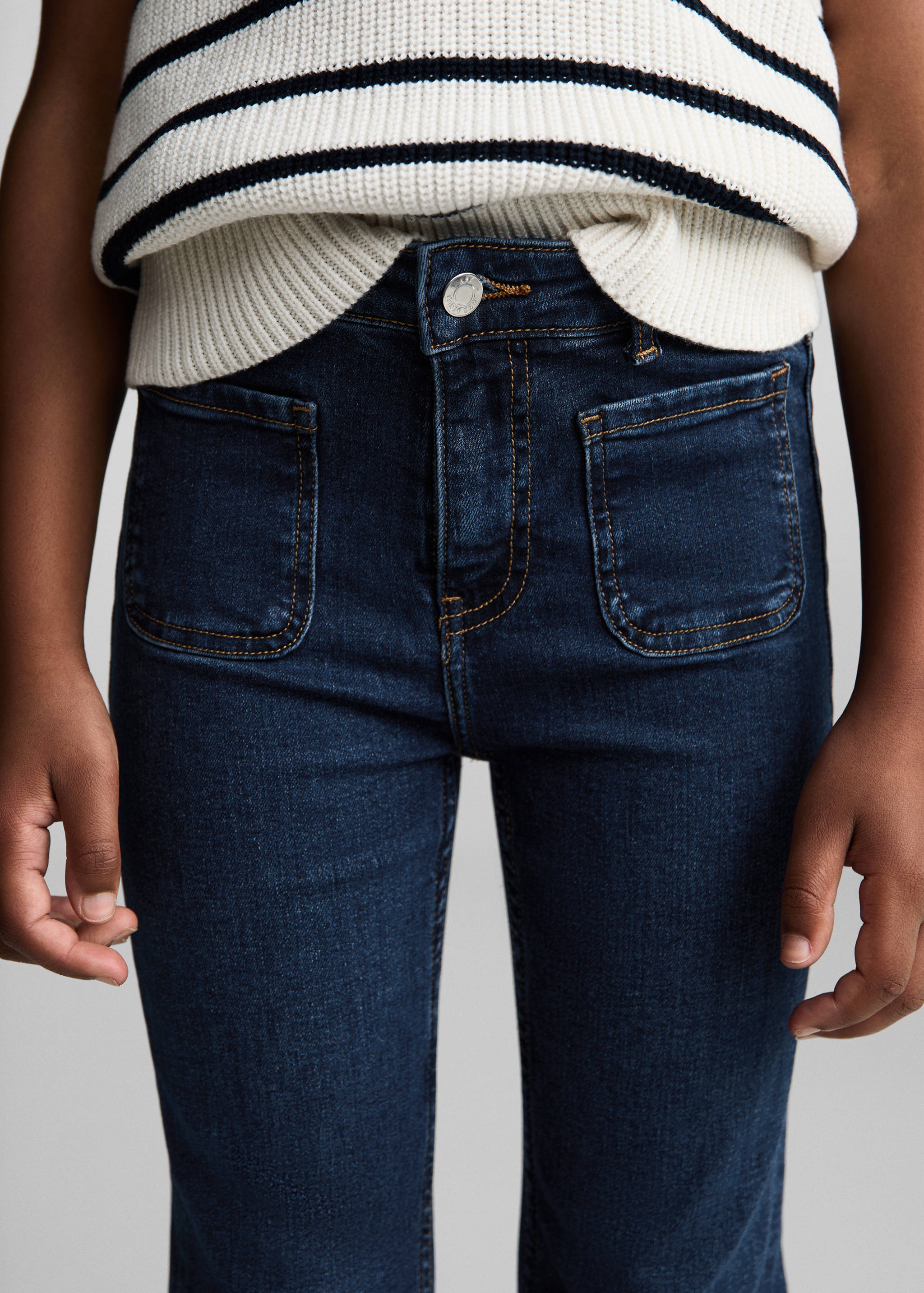 Flared jeans with pocket - Details of the article 1