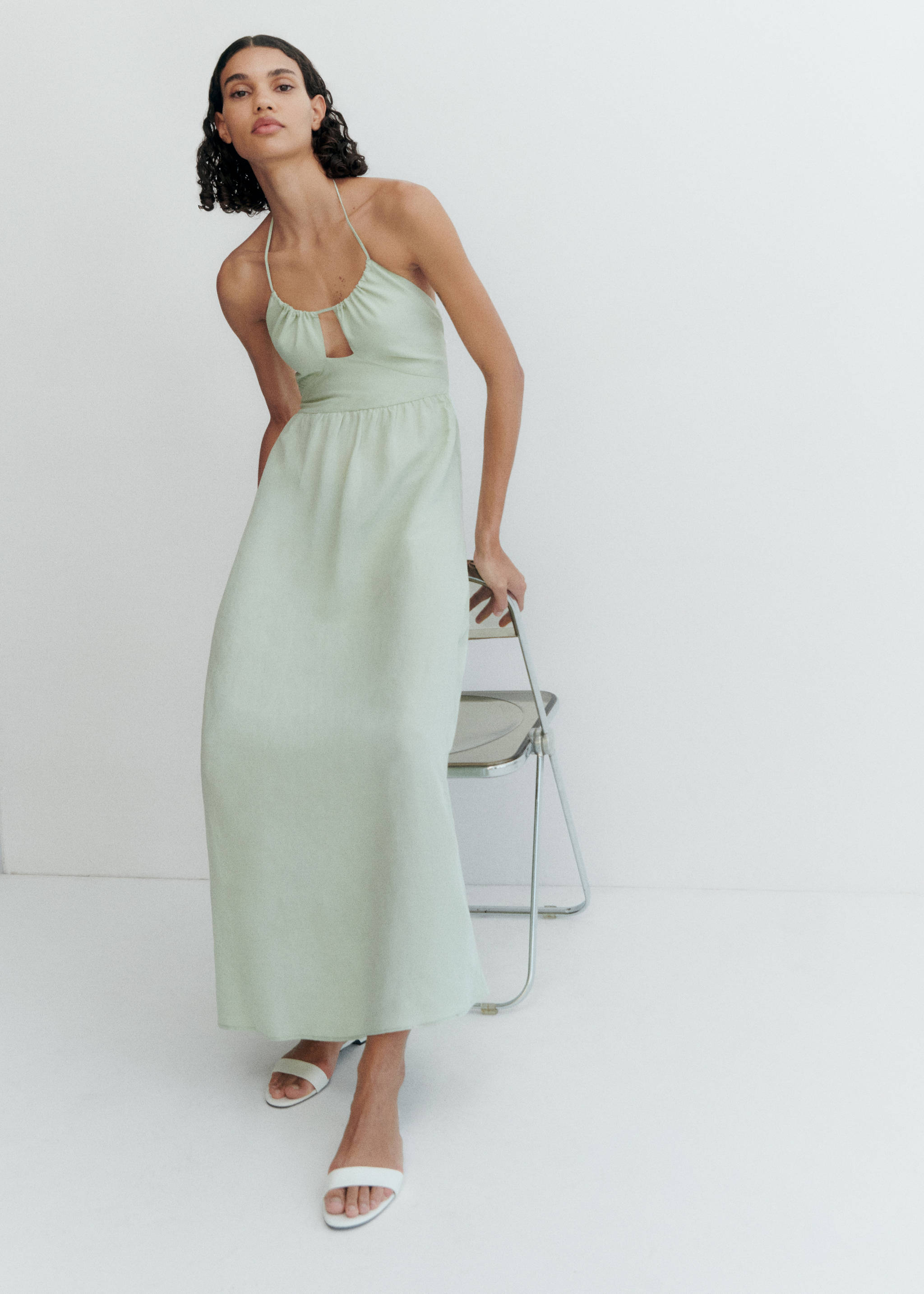 Long halter-neck dress - Details of the article 6
