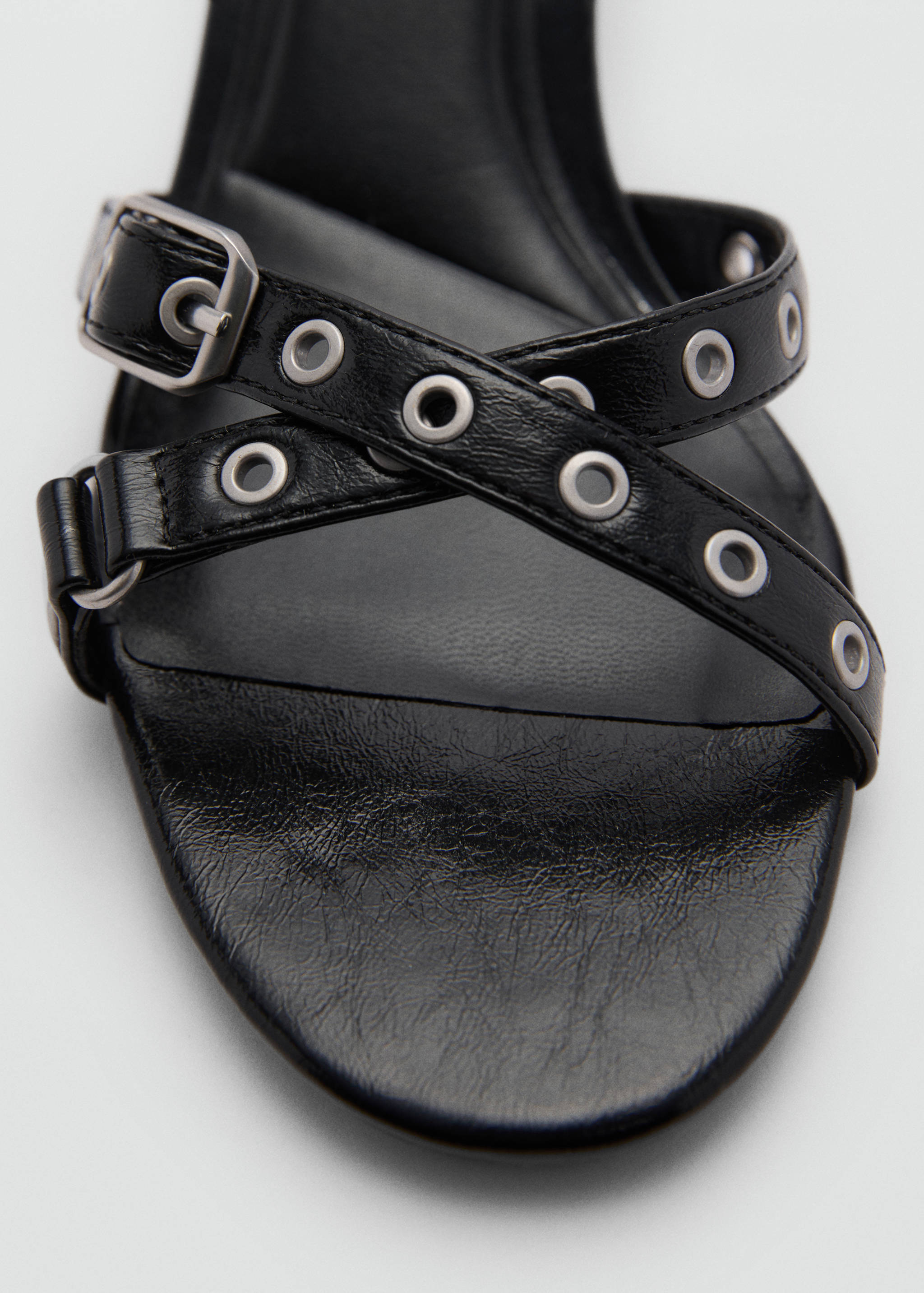 Sandal with die-cut straps - Details of the article 2