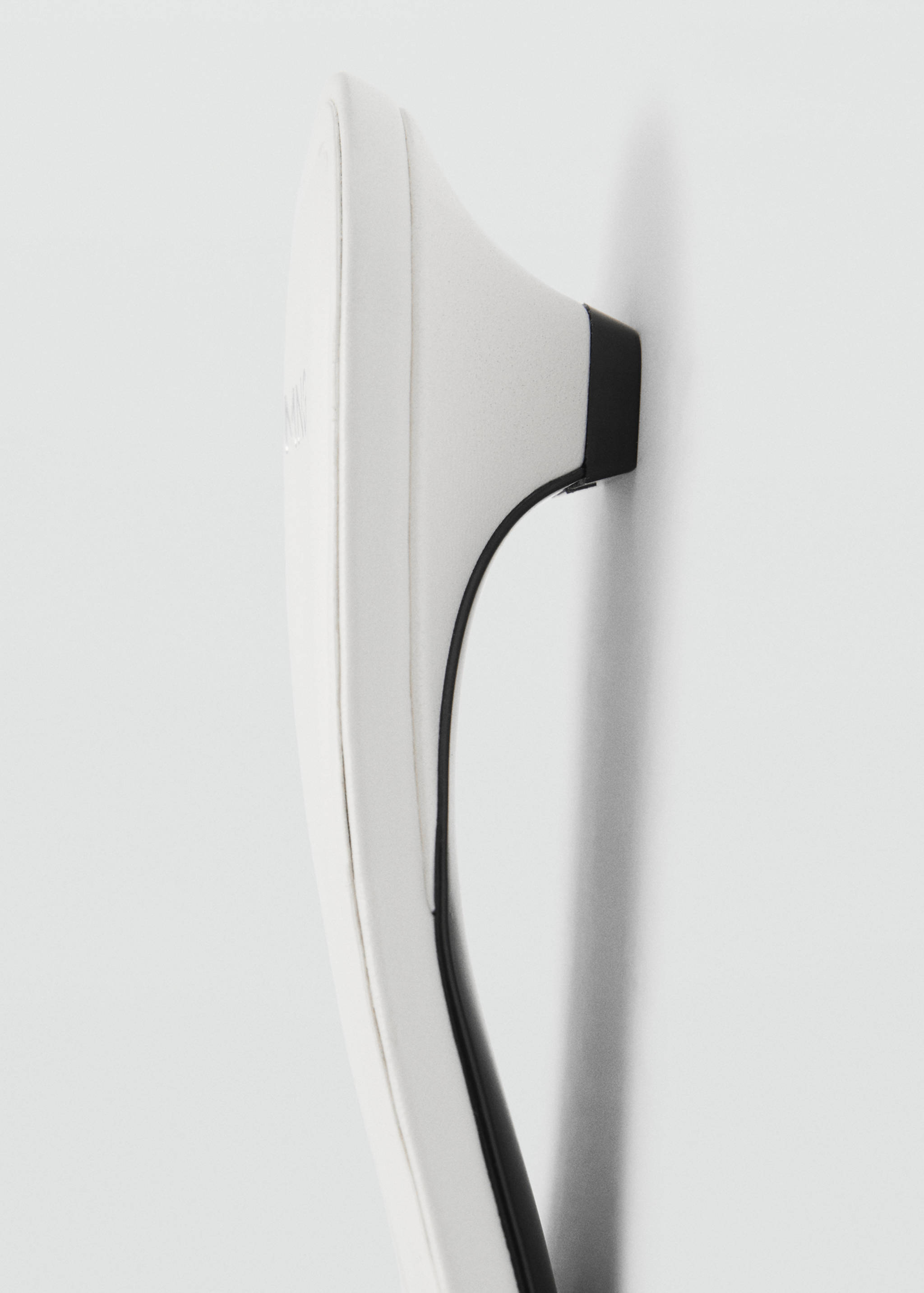 Kitten heel sandals with straps - Details of the article 1