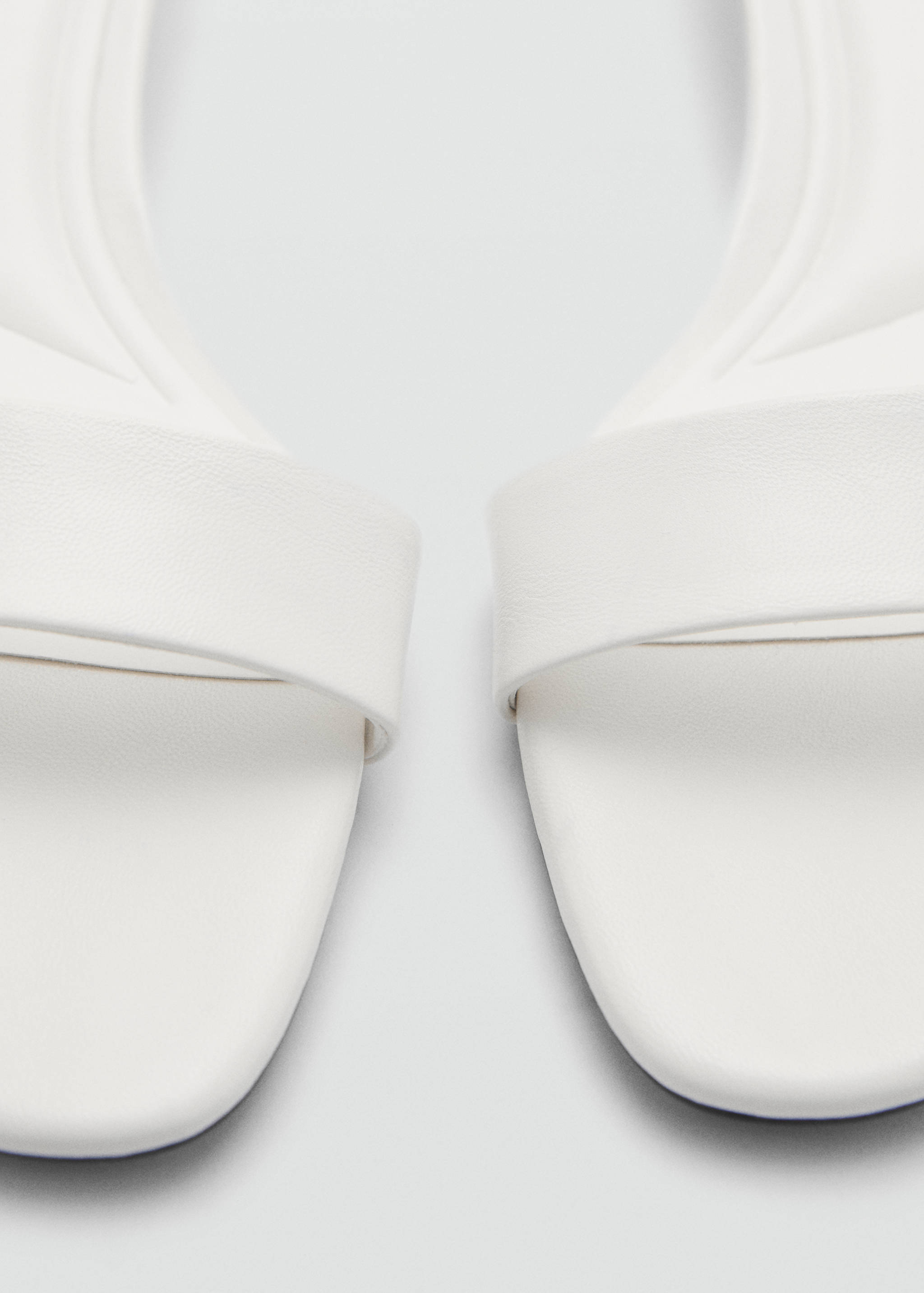 Kitten heel sandals with straps - Details of the article 2