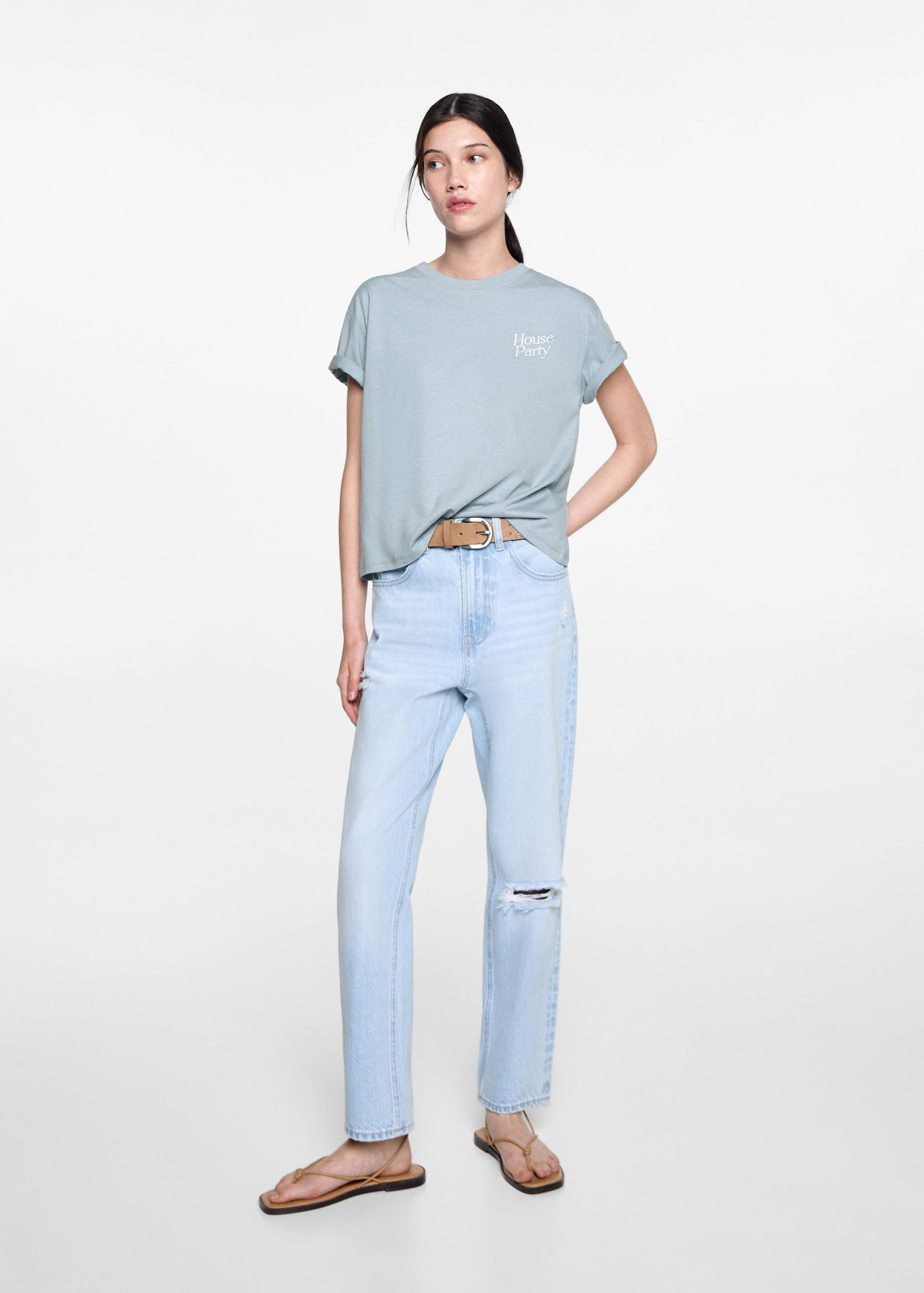 Футболка с вышитой надписью - Общий план