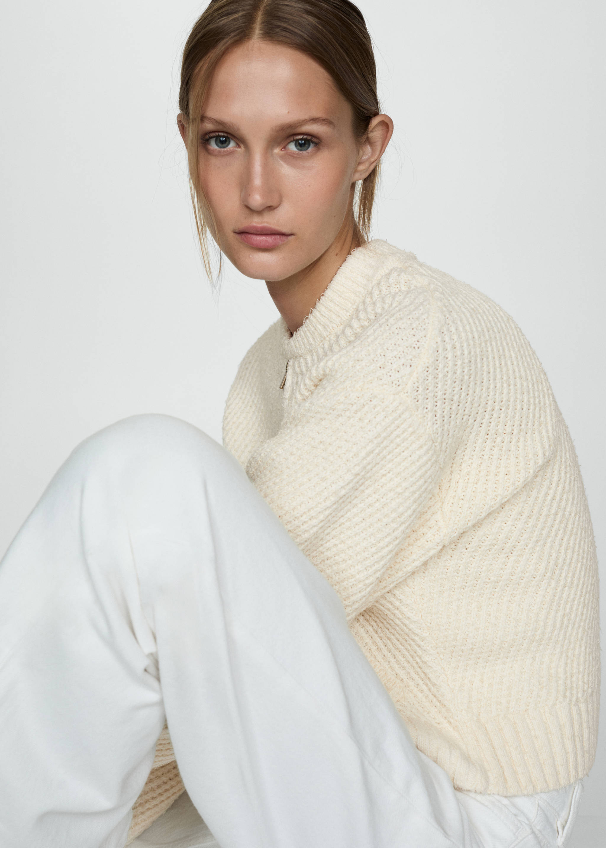 Knitted jacket with zip - Details of the article 2