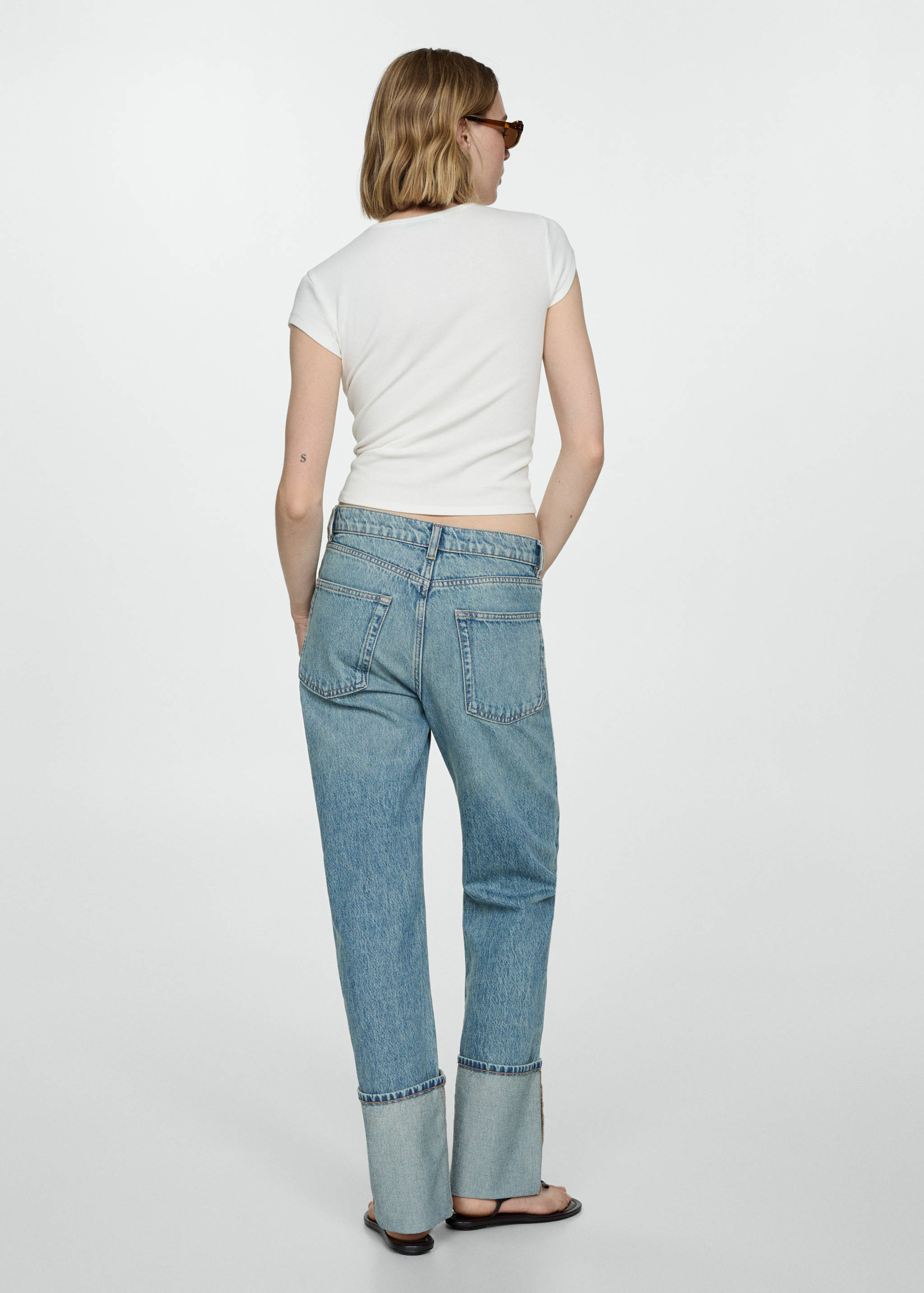 Straight jeans with turn-up - Reverse of the article