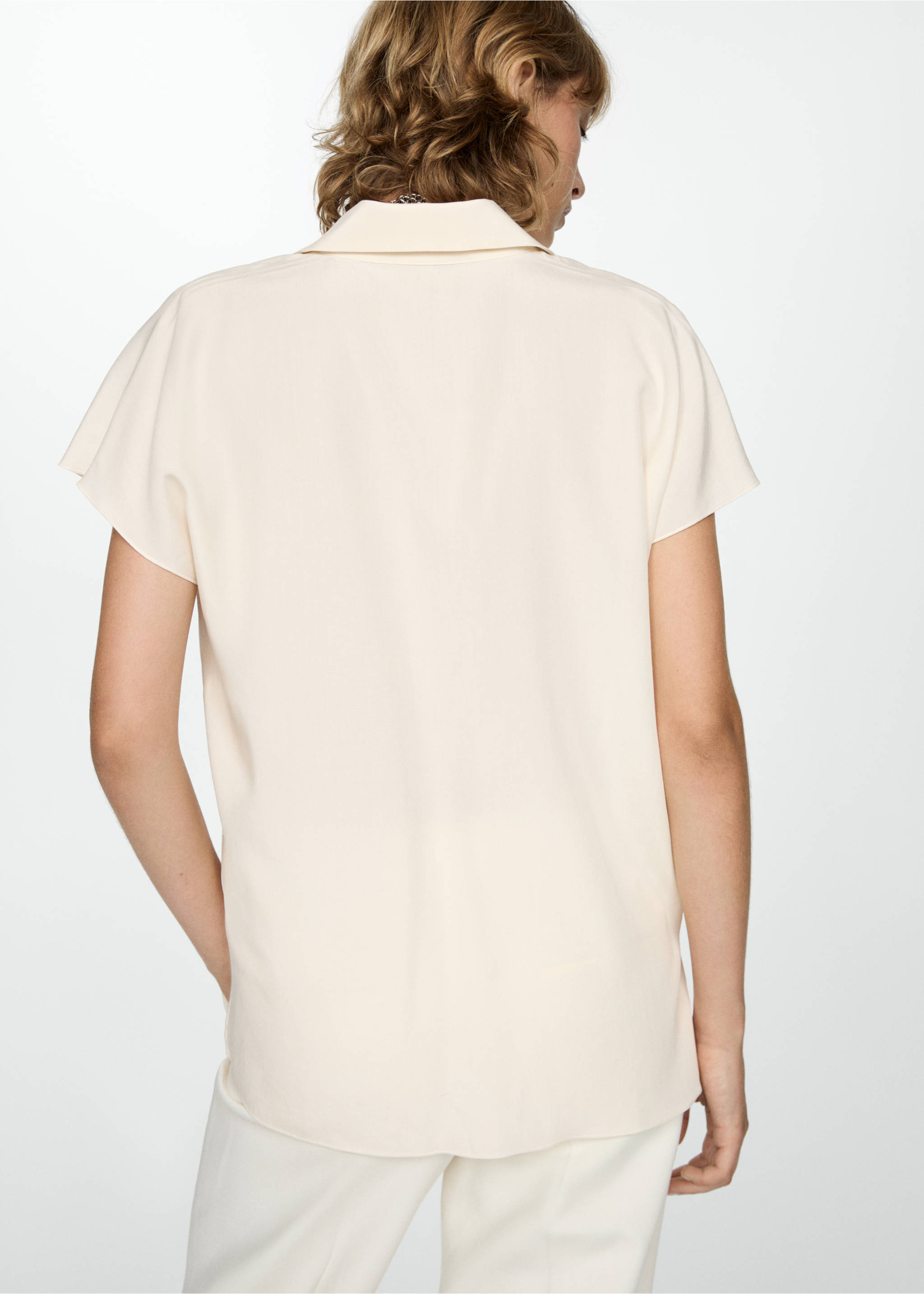 Short-sleeved lyocell shirt - Обратная сторона изделия, Экрю. Ref: 77014034-00.