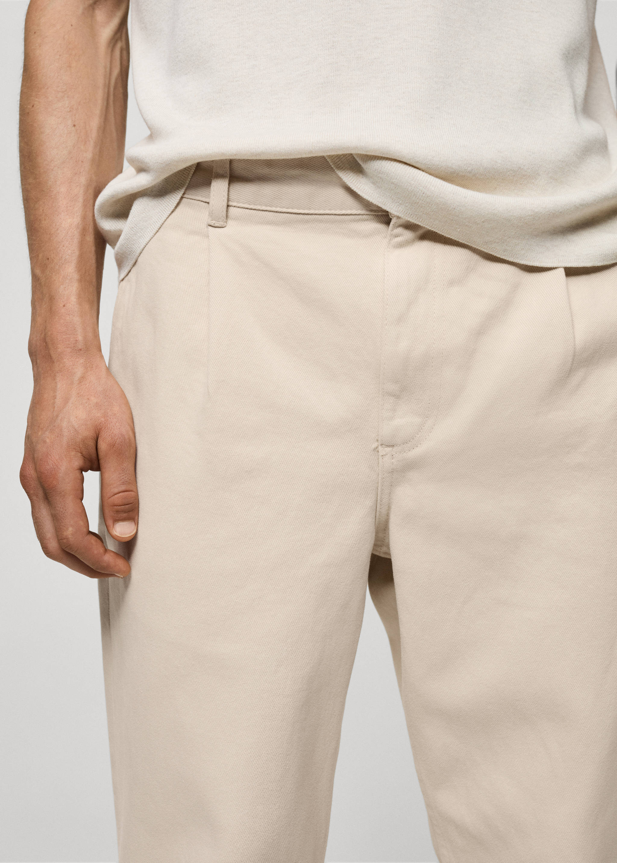 Pleated tapered fit jeans - Details of the article 1