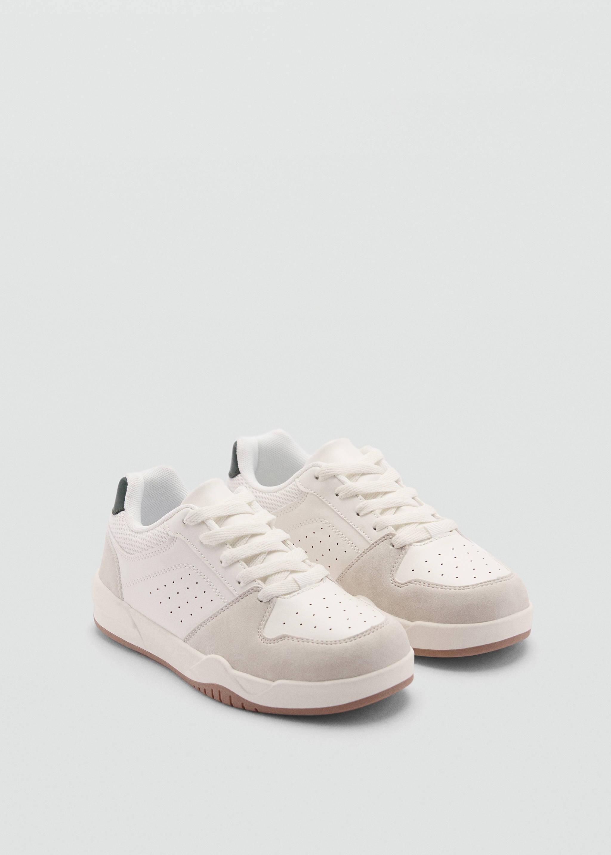 أحذية رياضية مزودة باجزاء من الجلد - رؤية وسط