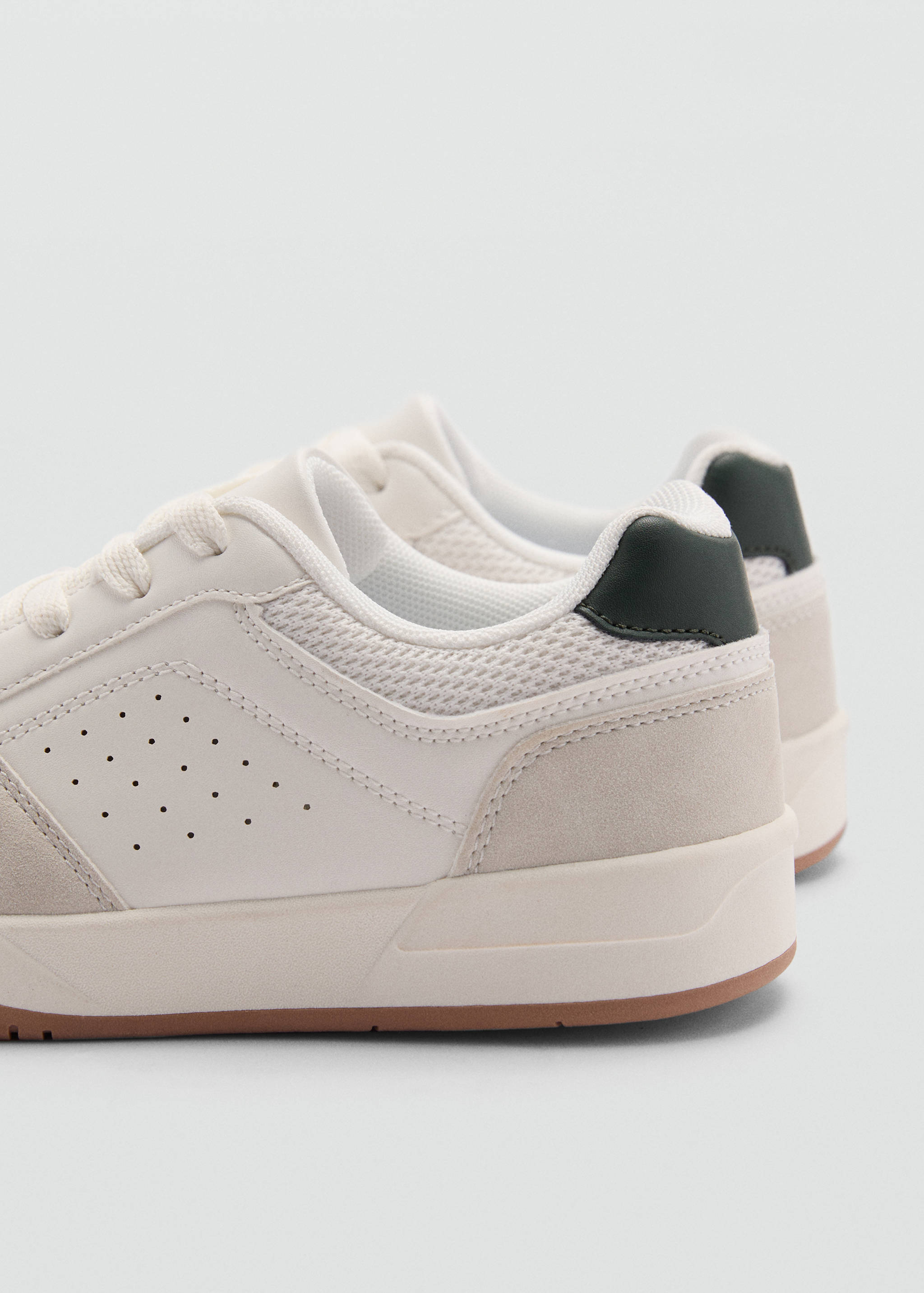 أحذية رياضية مزودة باجزاء من الجلد - تفاصيل المنتج 2