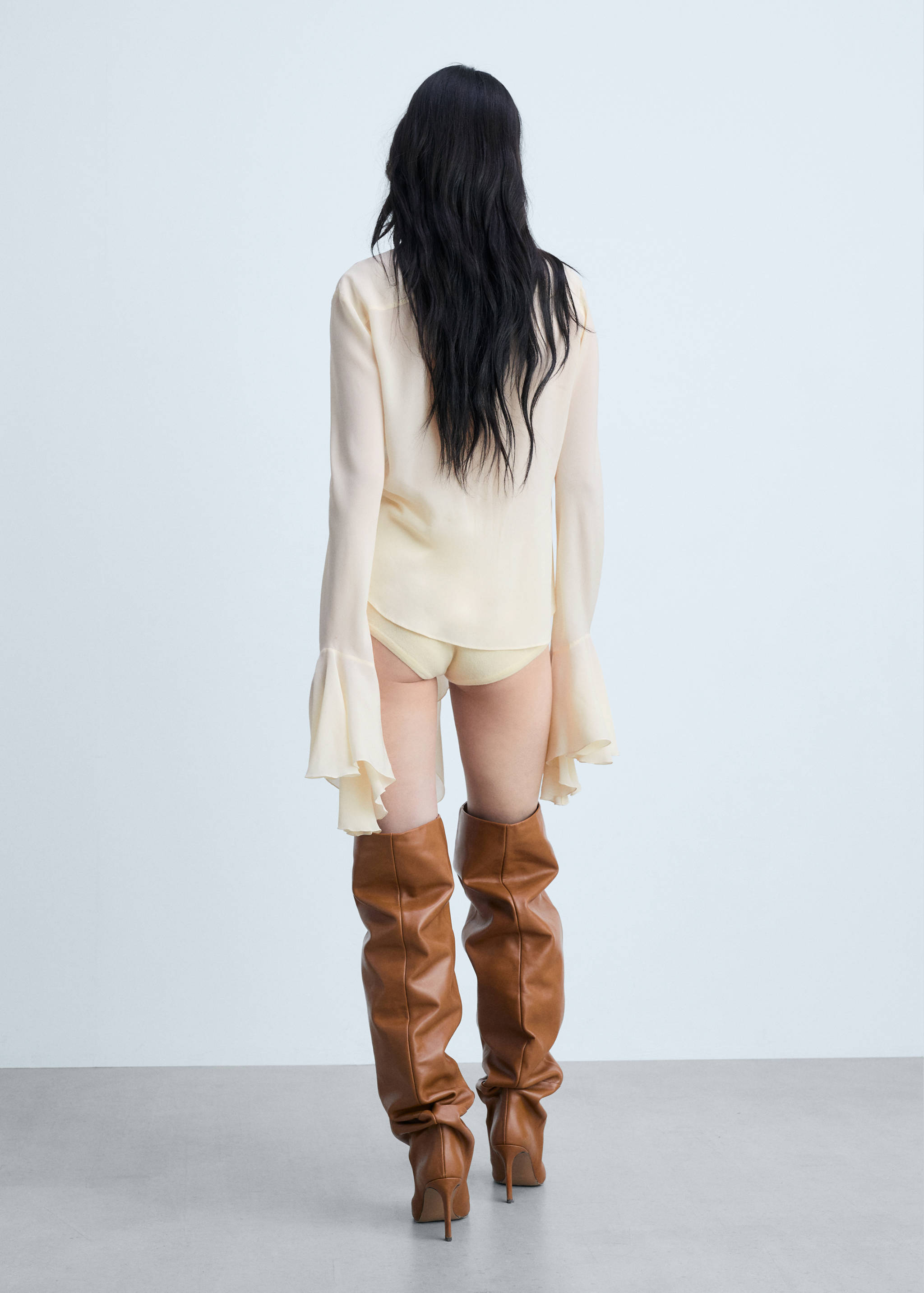 Long sleeve ruffled shirt - Reverse of the article