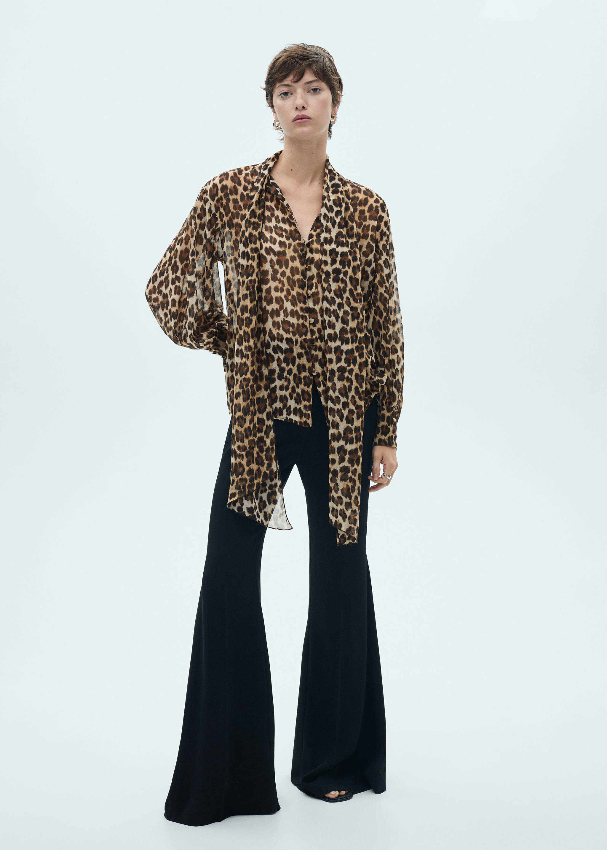 Leopard-print blouse with collar and bow - General plane