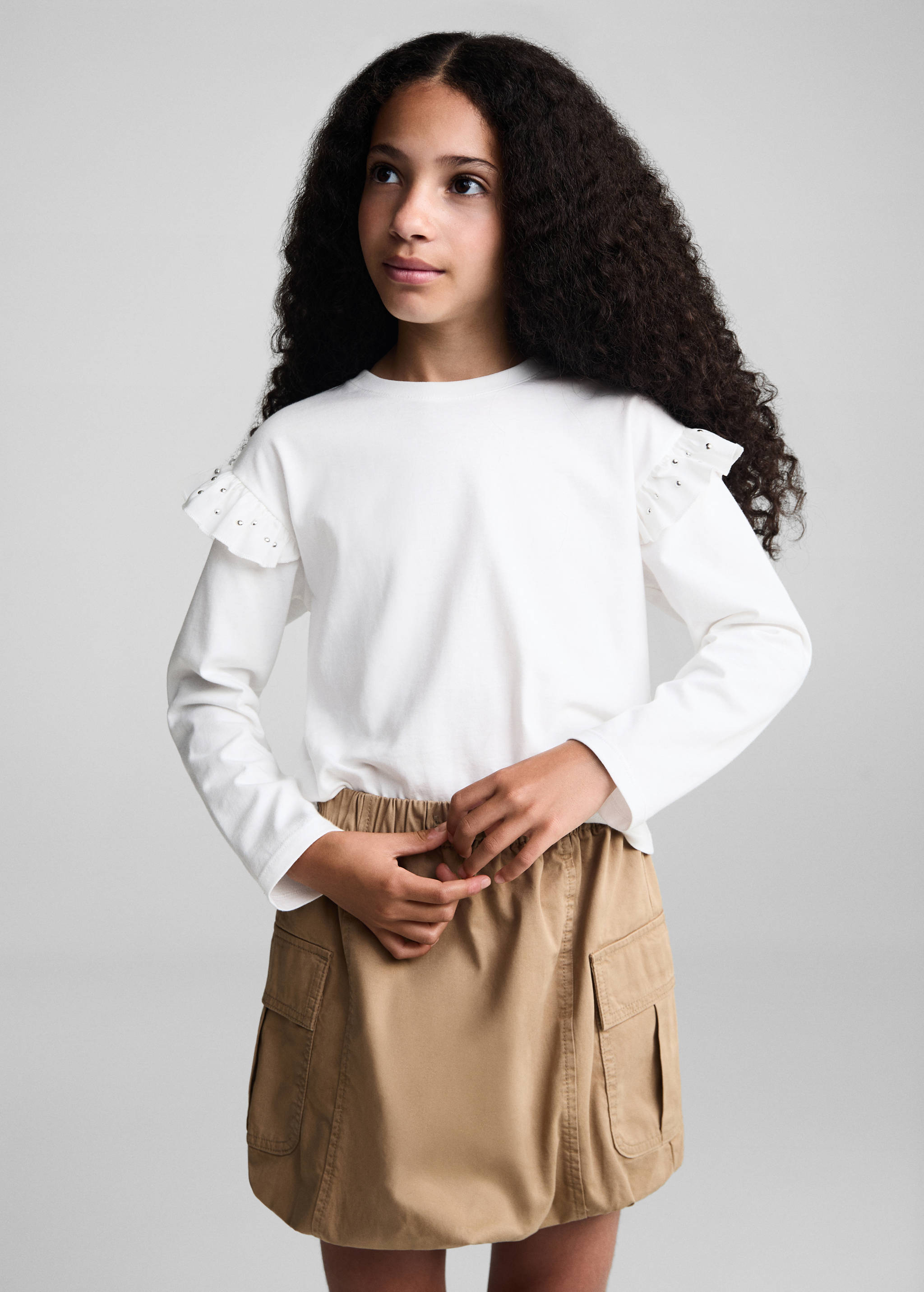 Camiseta volantes tachuelas - Plano medio