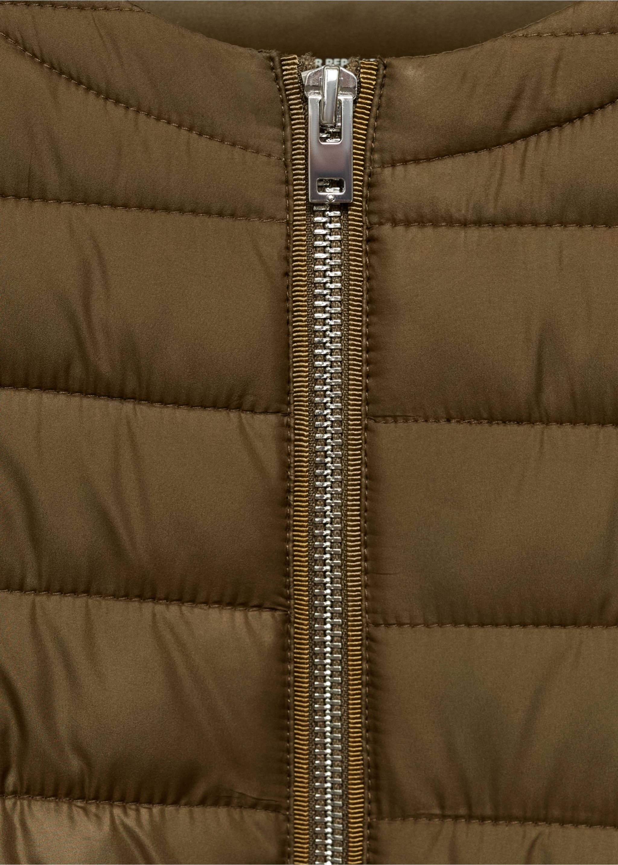 Cepli kapitone anorak - Ürün detayı 8, Haki Renk. Ref: 77015636-00.