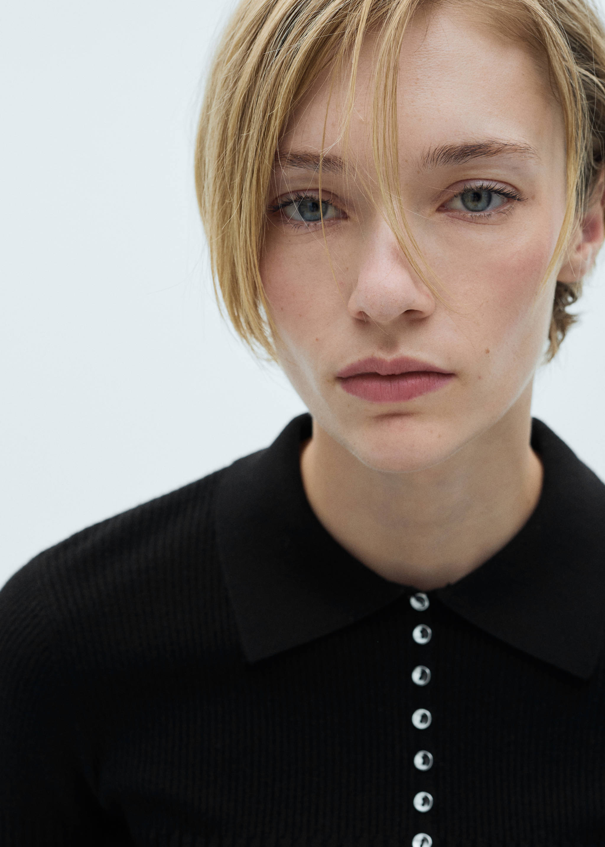 Pull-over avec boutons décoratifs - Détail de l'article 1