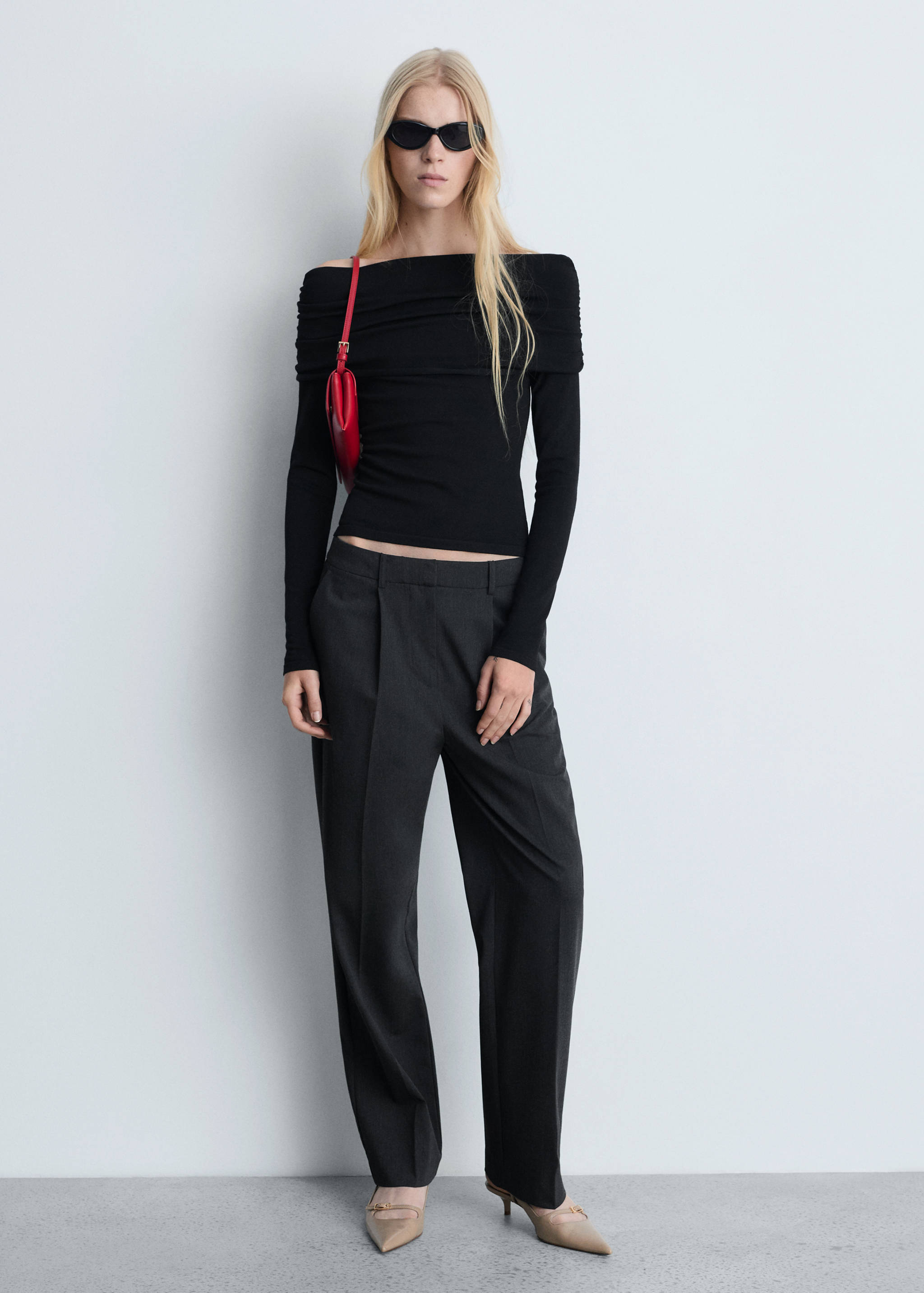 Off shoulders sweater - General plane