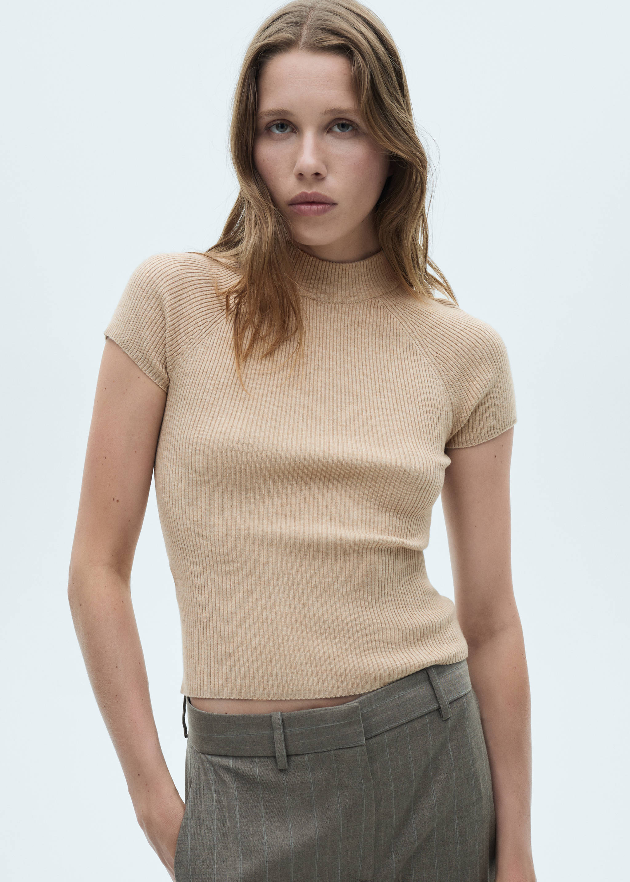 T-shirt maille côtelée col montant - Plan moyen