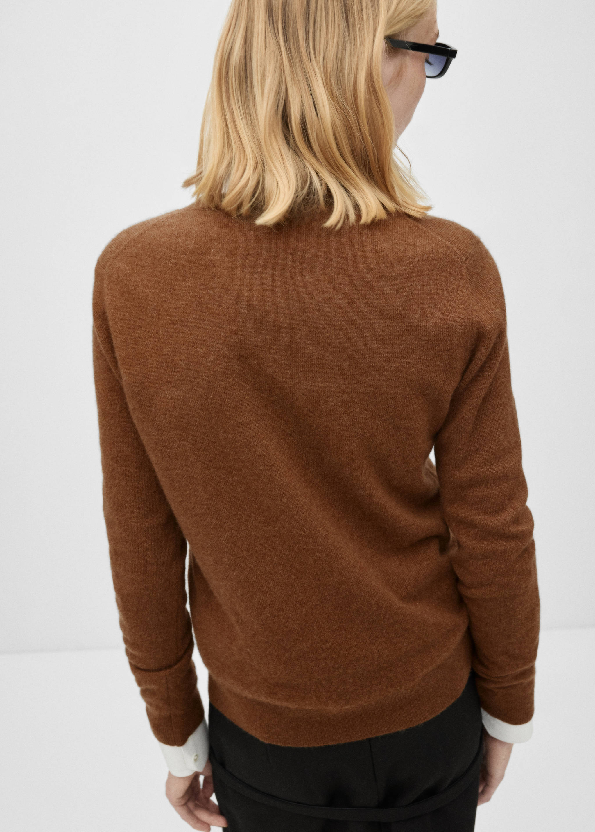 100% cashmere sweater - Reverse of the article