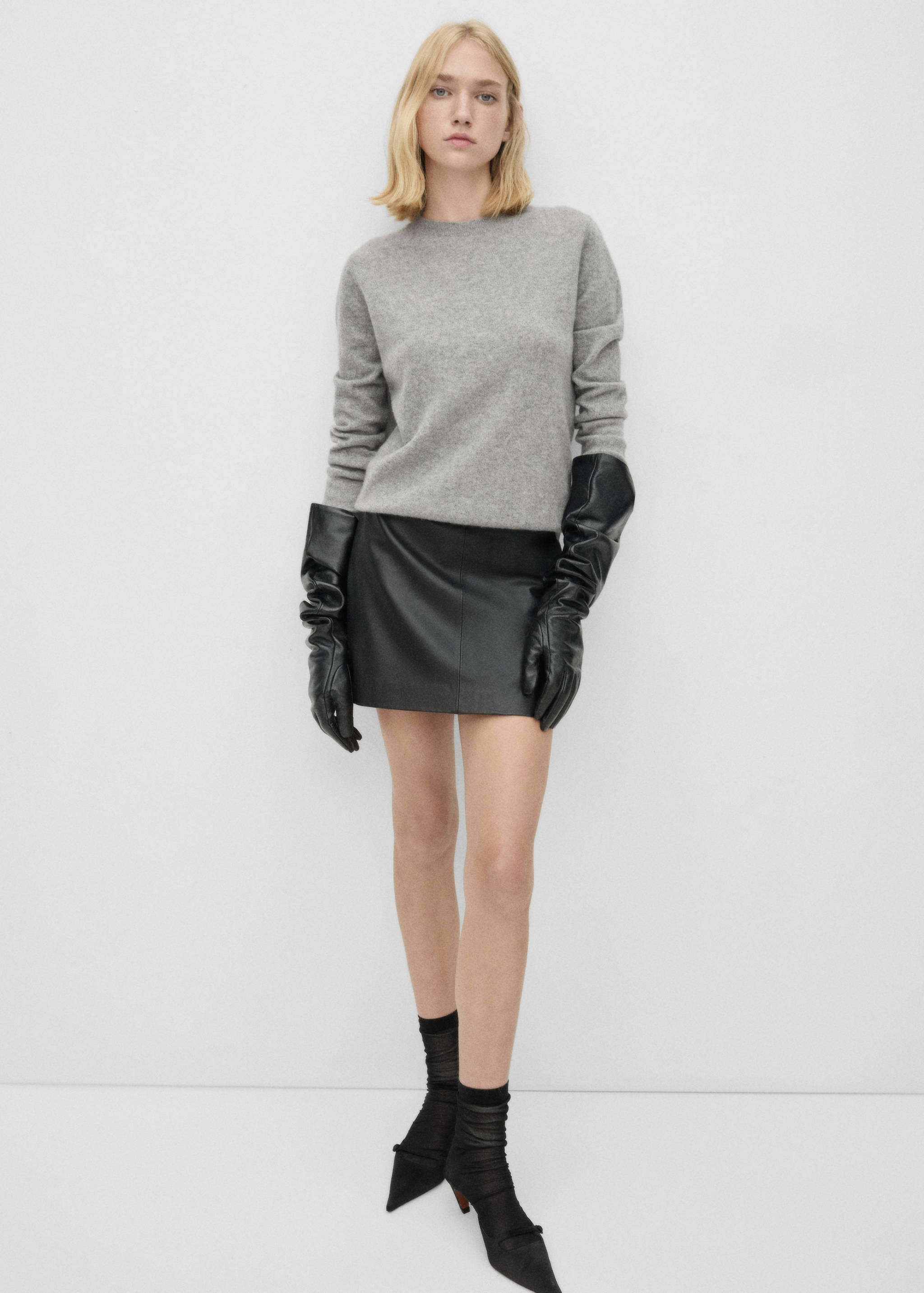 100% cashmere sweater - General plane