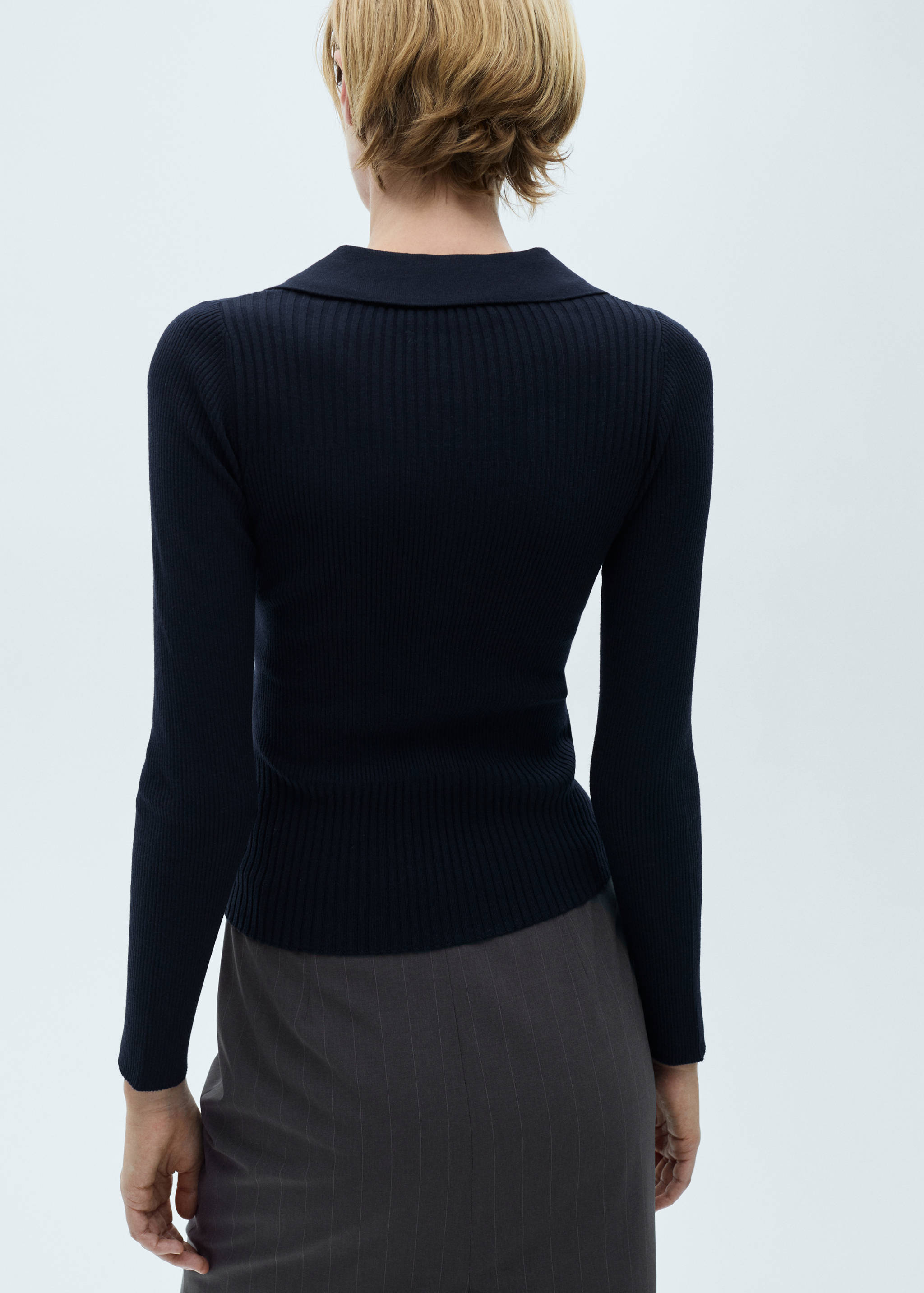 Ribbed sweater with buttons - Reverse of the article