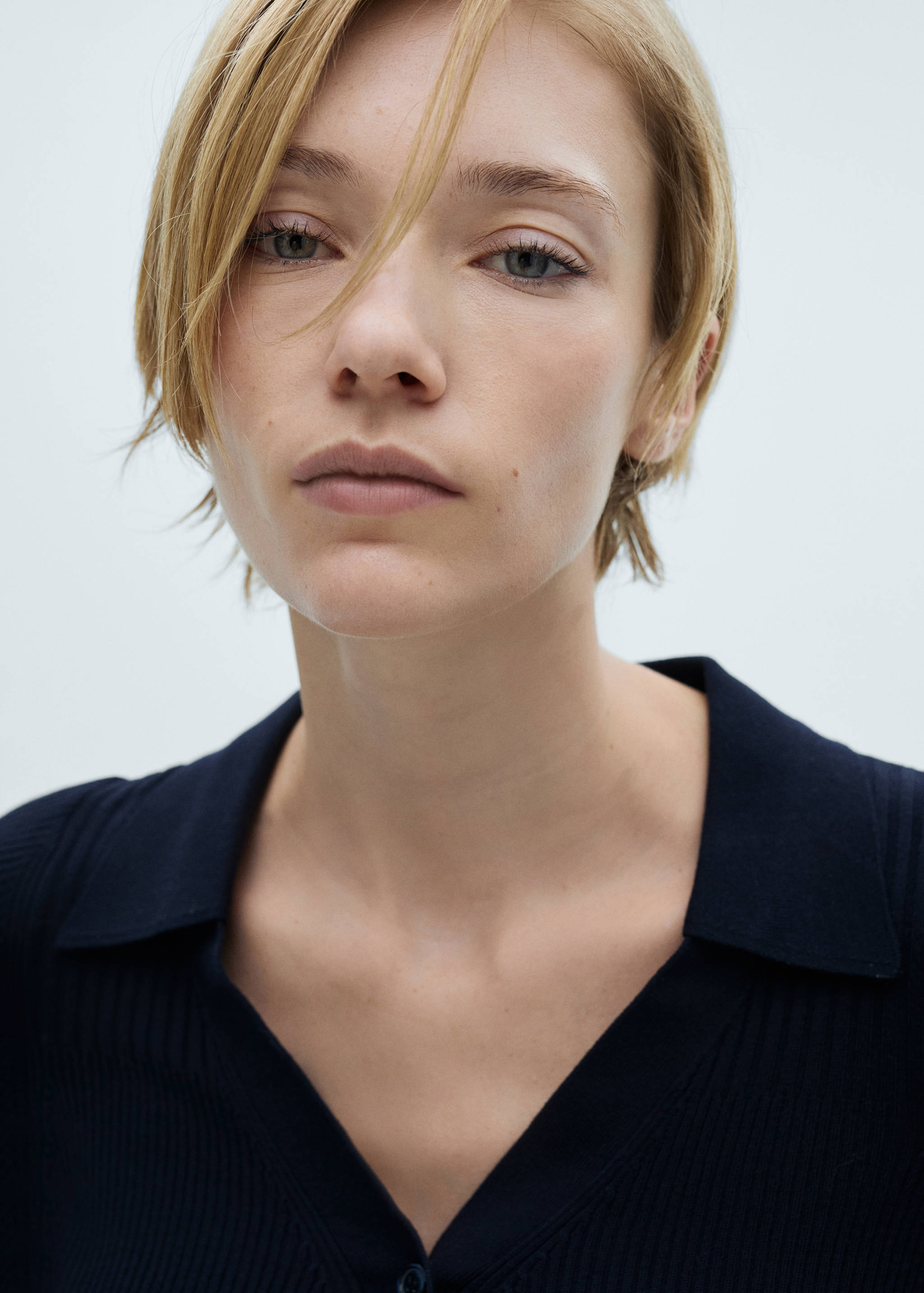 Ribbed sweater with buttons - Details of the article 1