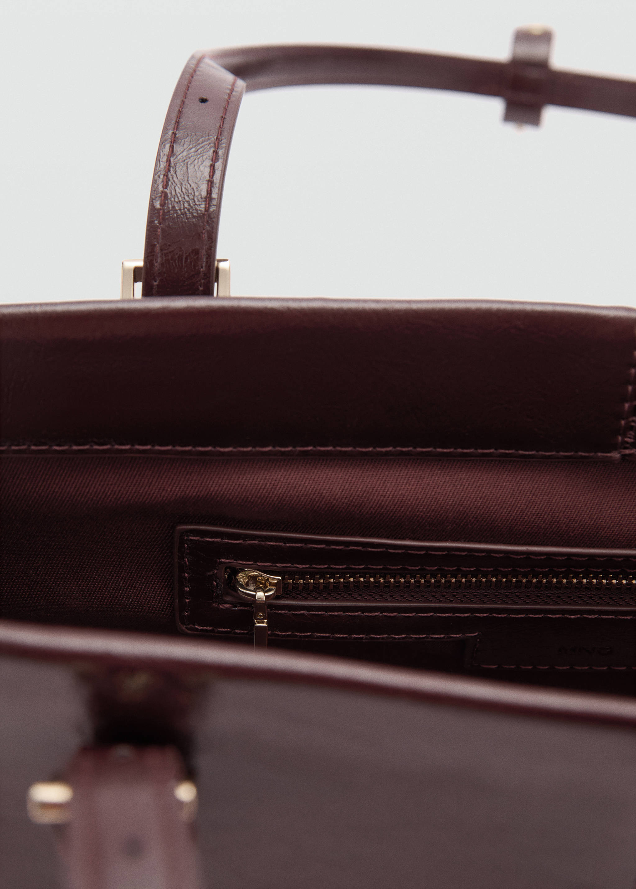 Shoulder bag with buckles - Details of the article 1