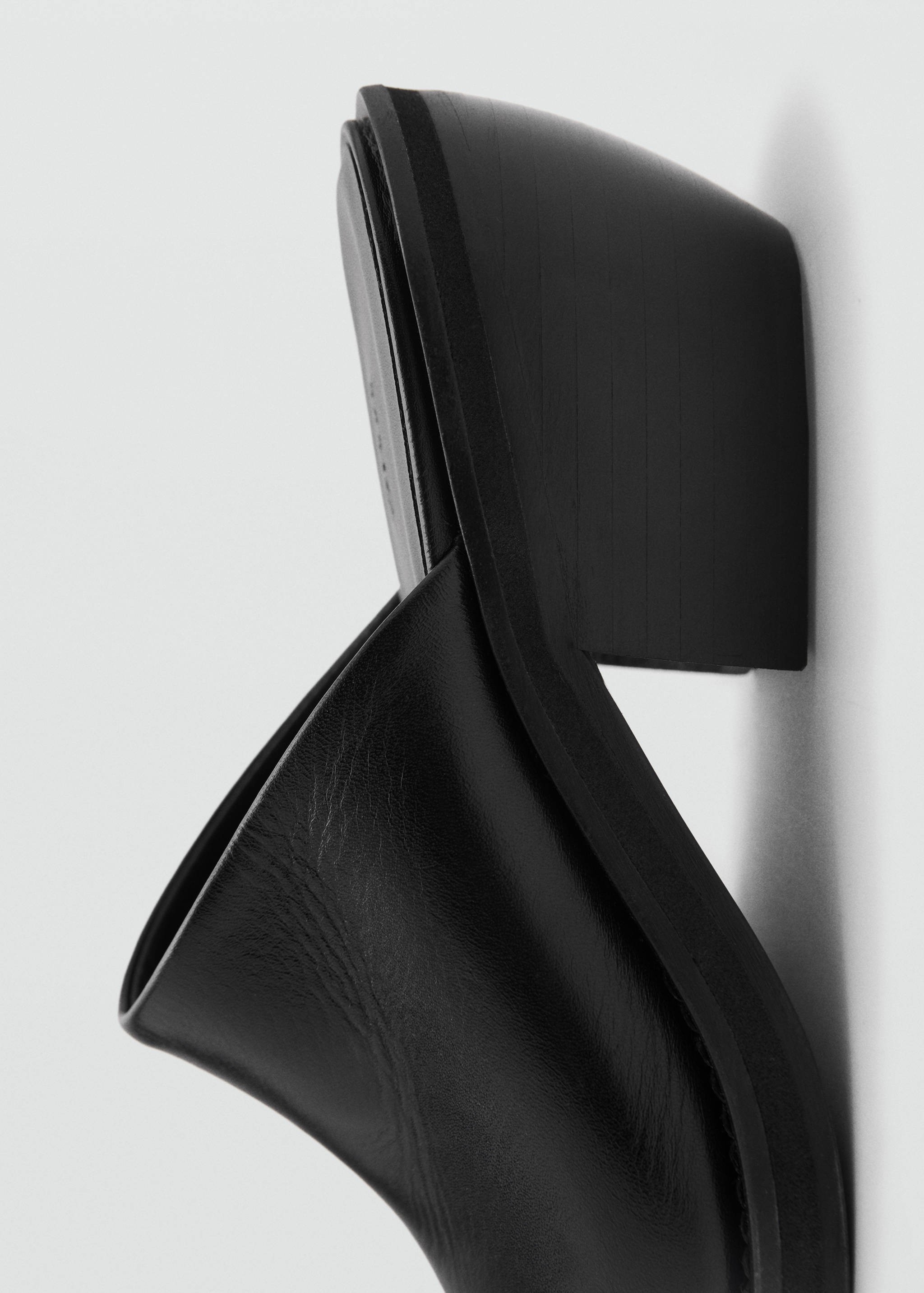 Leather shoes with metallic toe - Details of the article 2