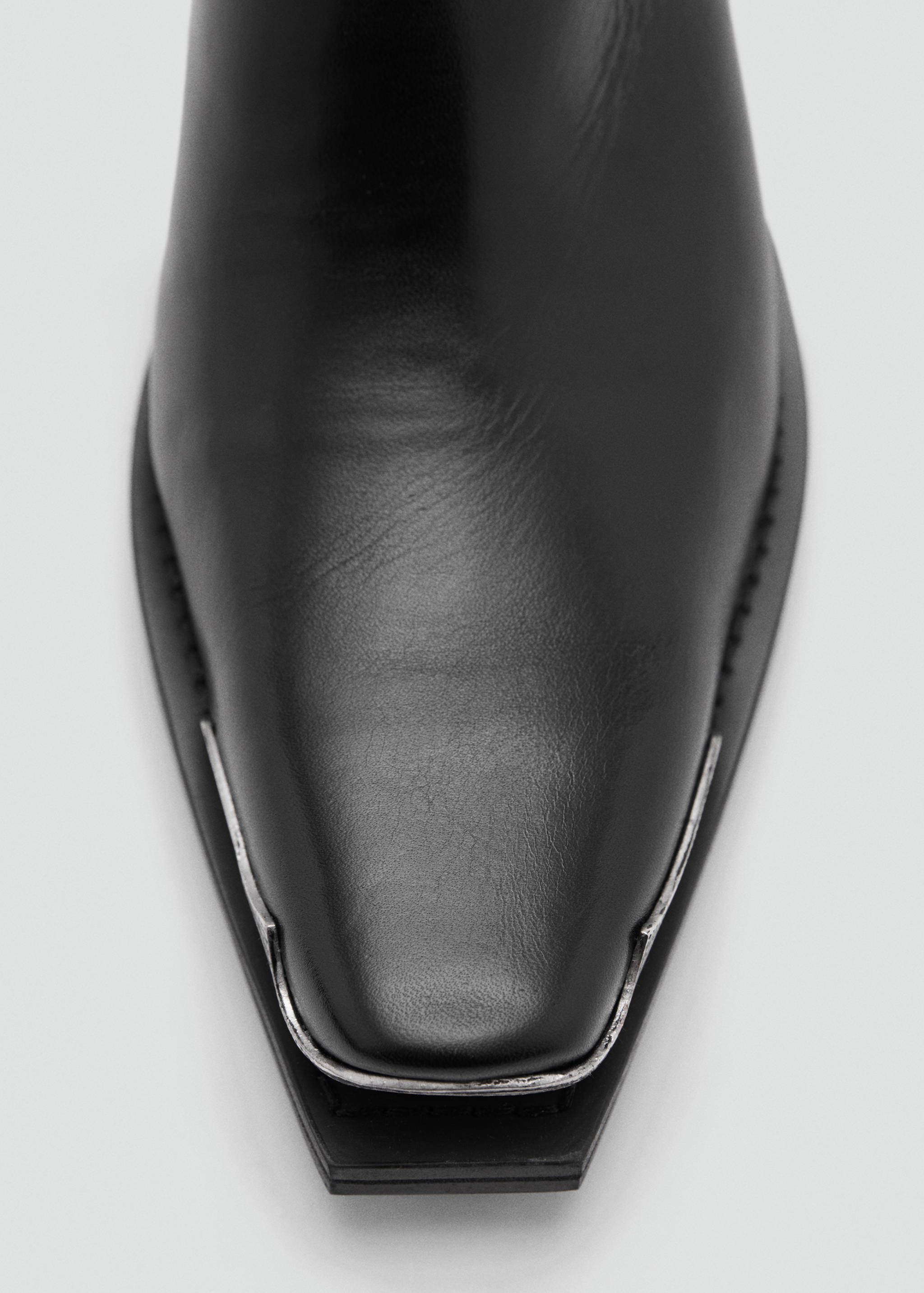 Leather shoes with metallic toe - Details of the article 3