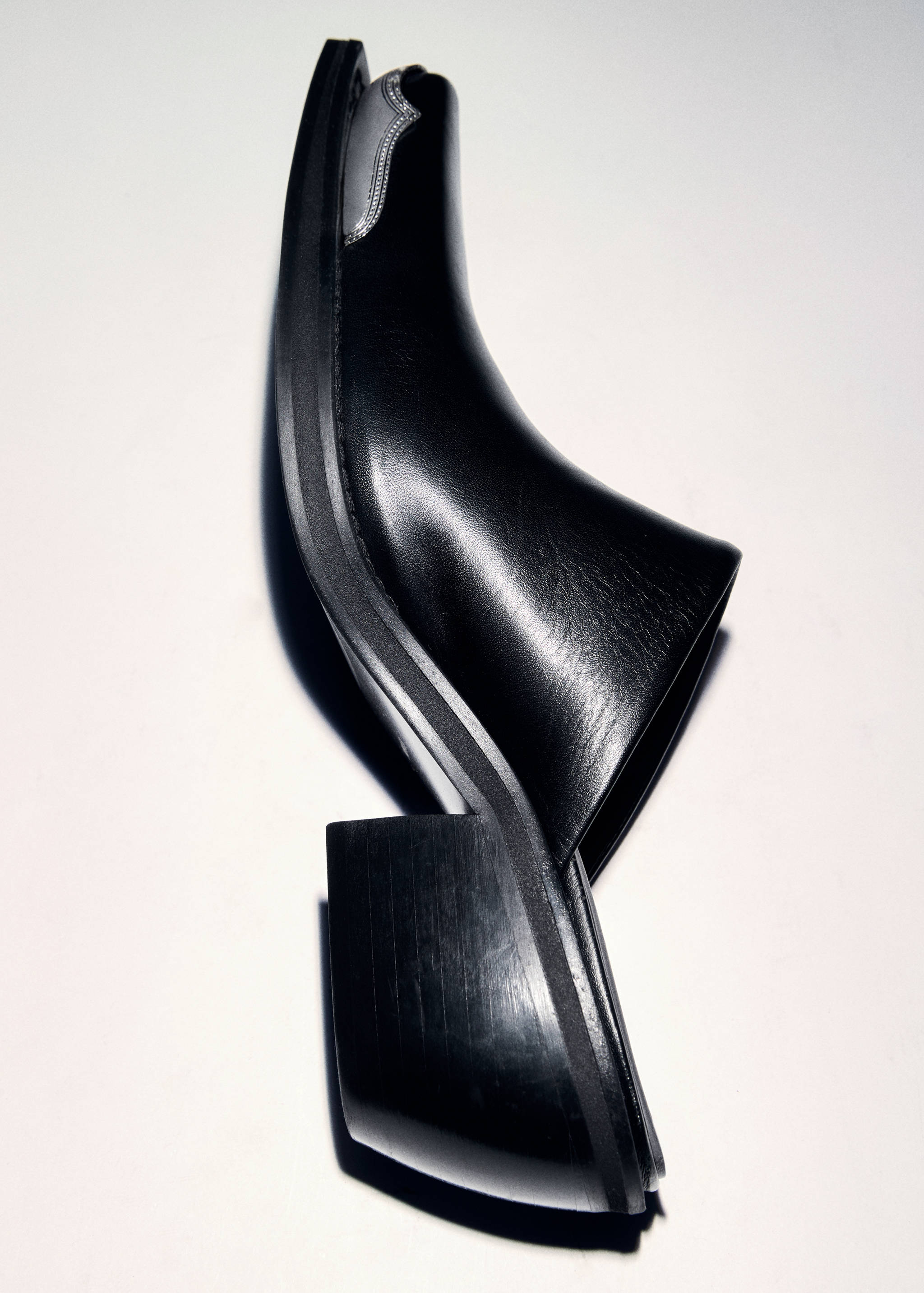 Leather shoes with metallic toe - Details of the article 5