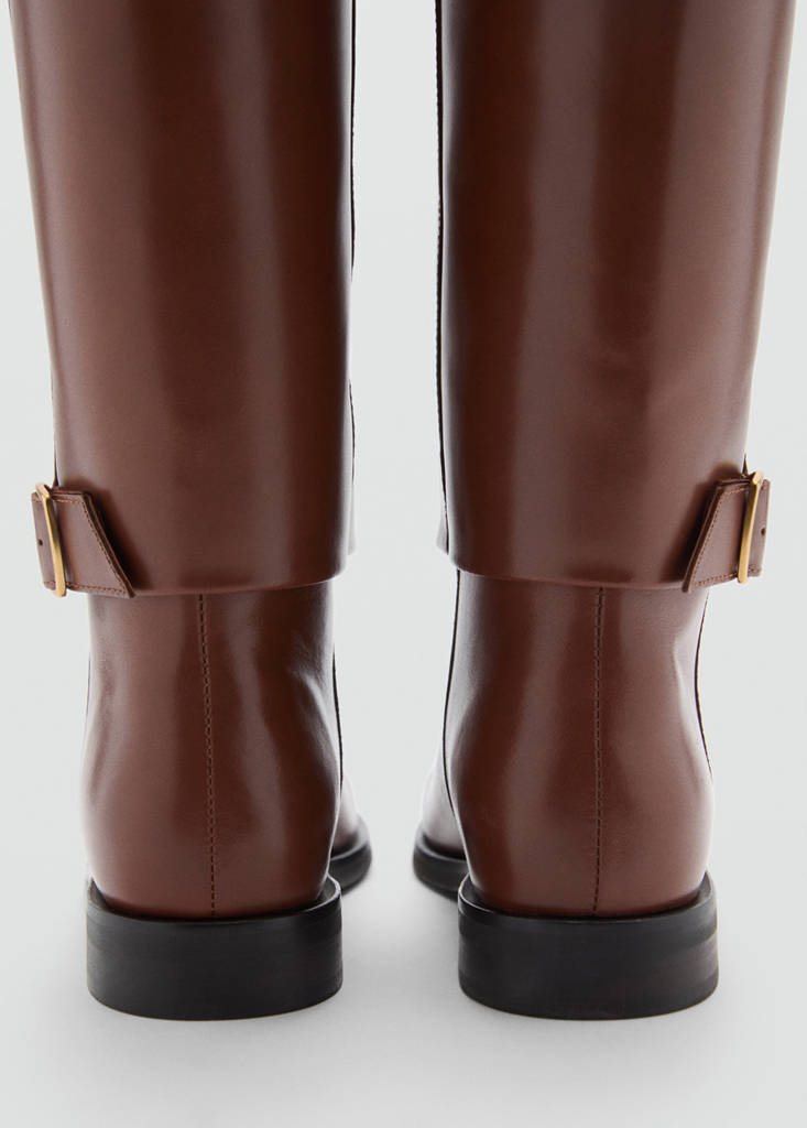 Leather boots with decorative buckle — Cognac