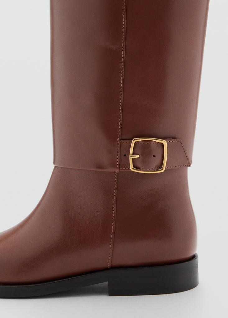Leather boots with decorative buckle — Cognac