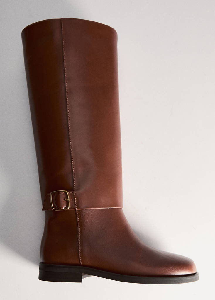Leather boots with decorative buckle — Cognac