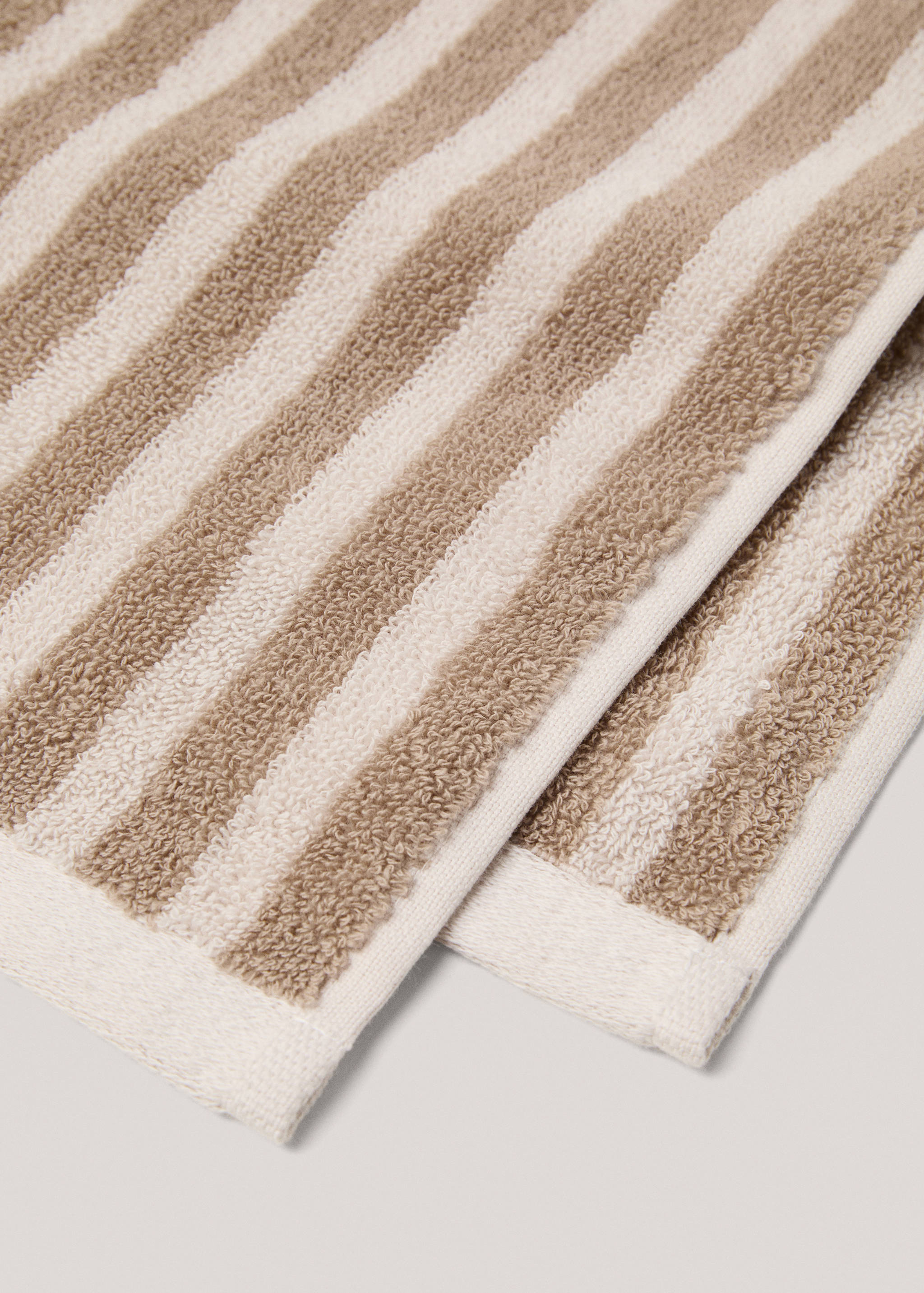 100% cotton bath towel with striped design 90x150cm - Details of the article 2