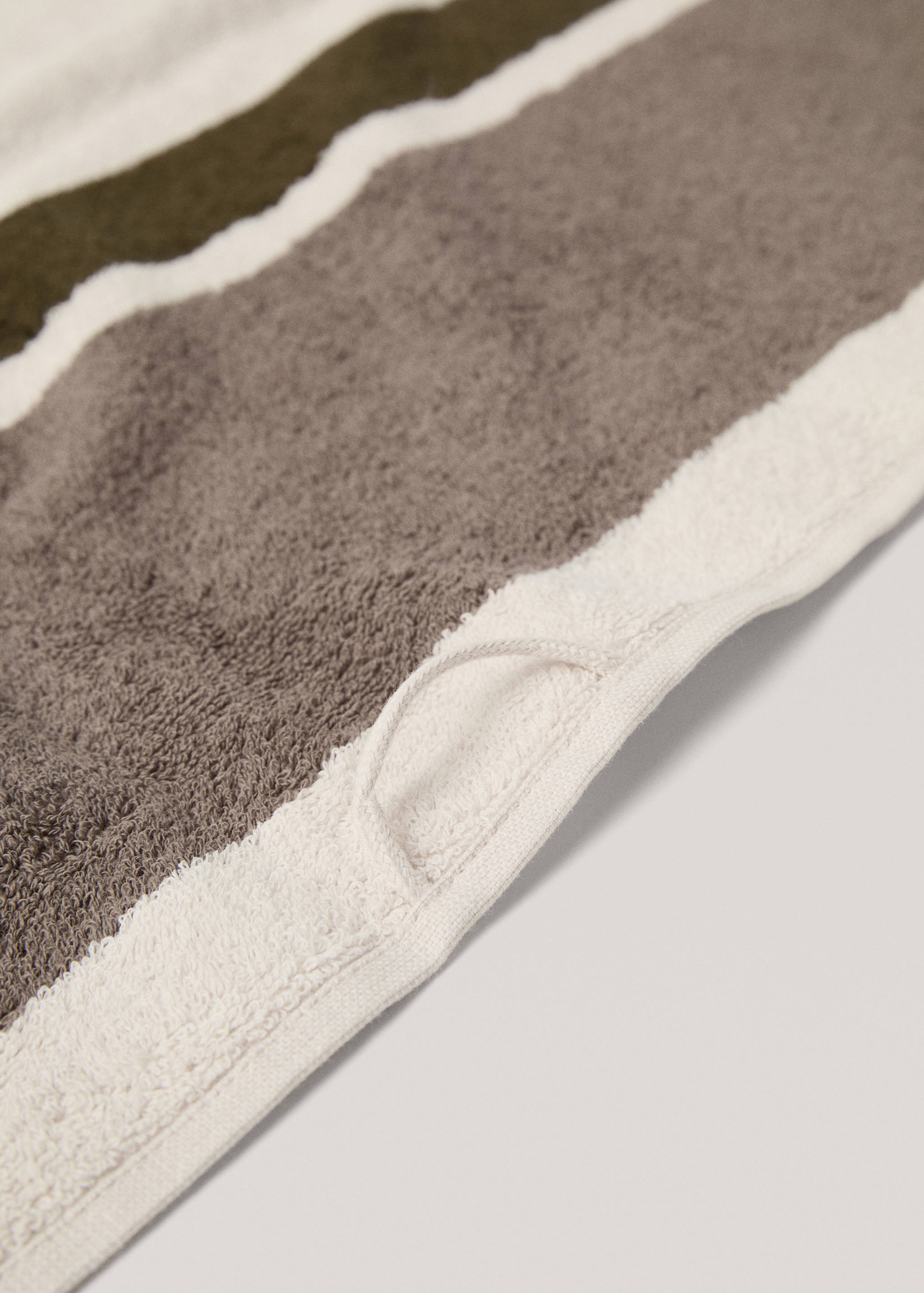 Striped 100% cotton bath towel 90x150cm - Details of the article 2