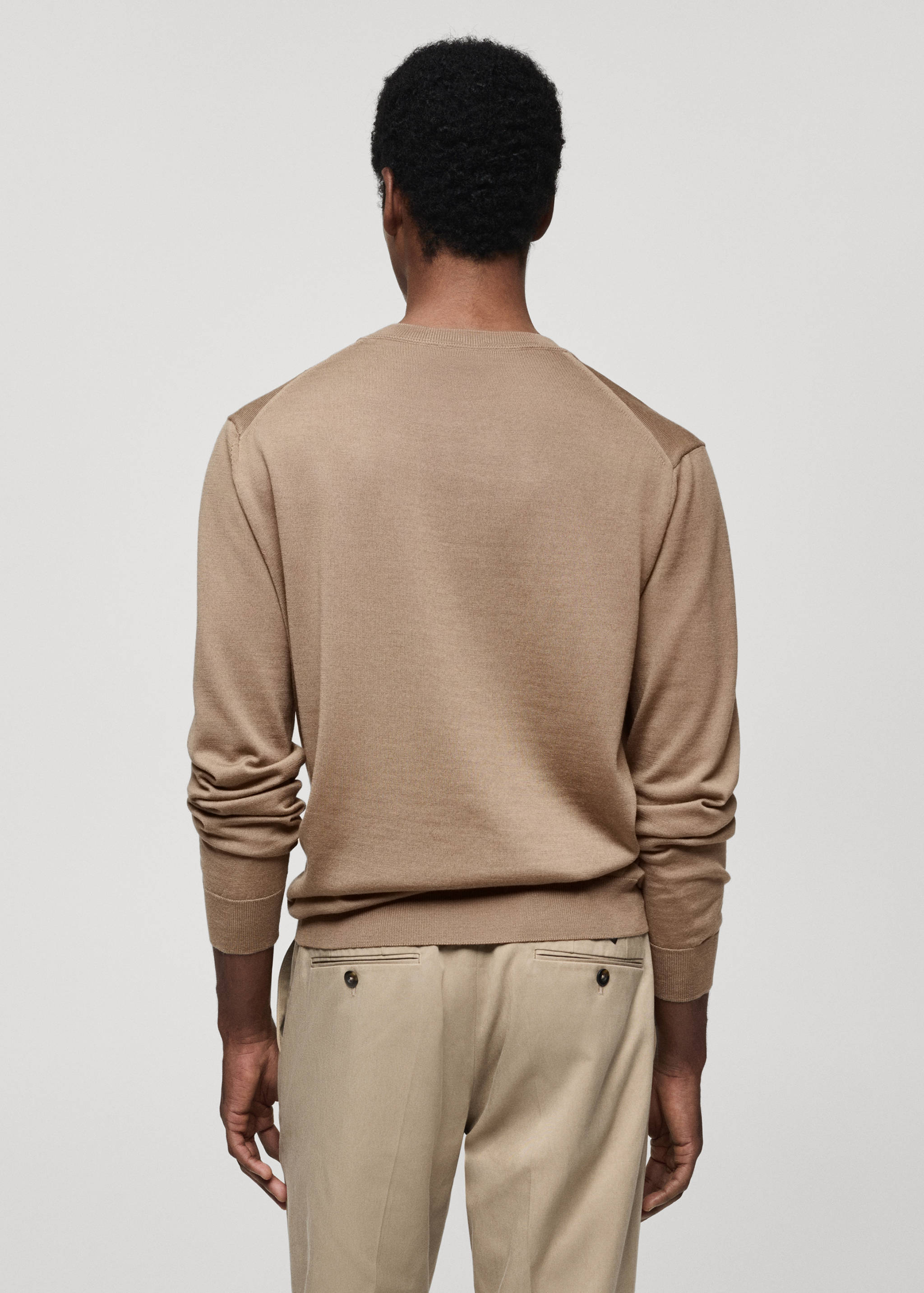 100% wool medium-knit sweater - Reverse of the article