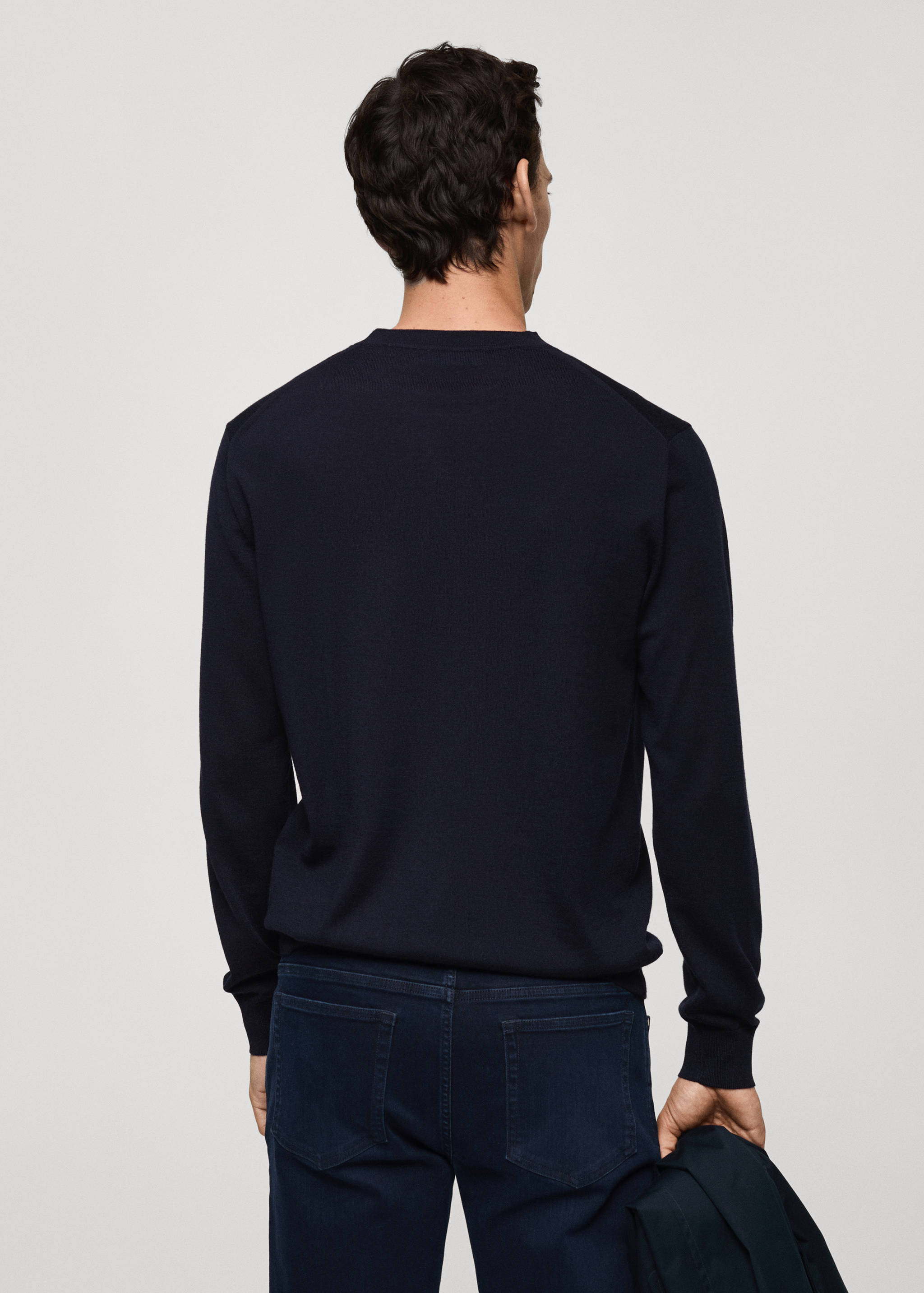 100% wool medium-knit sweater - Reverse of the article