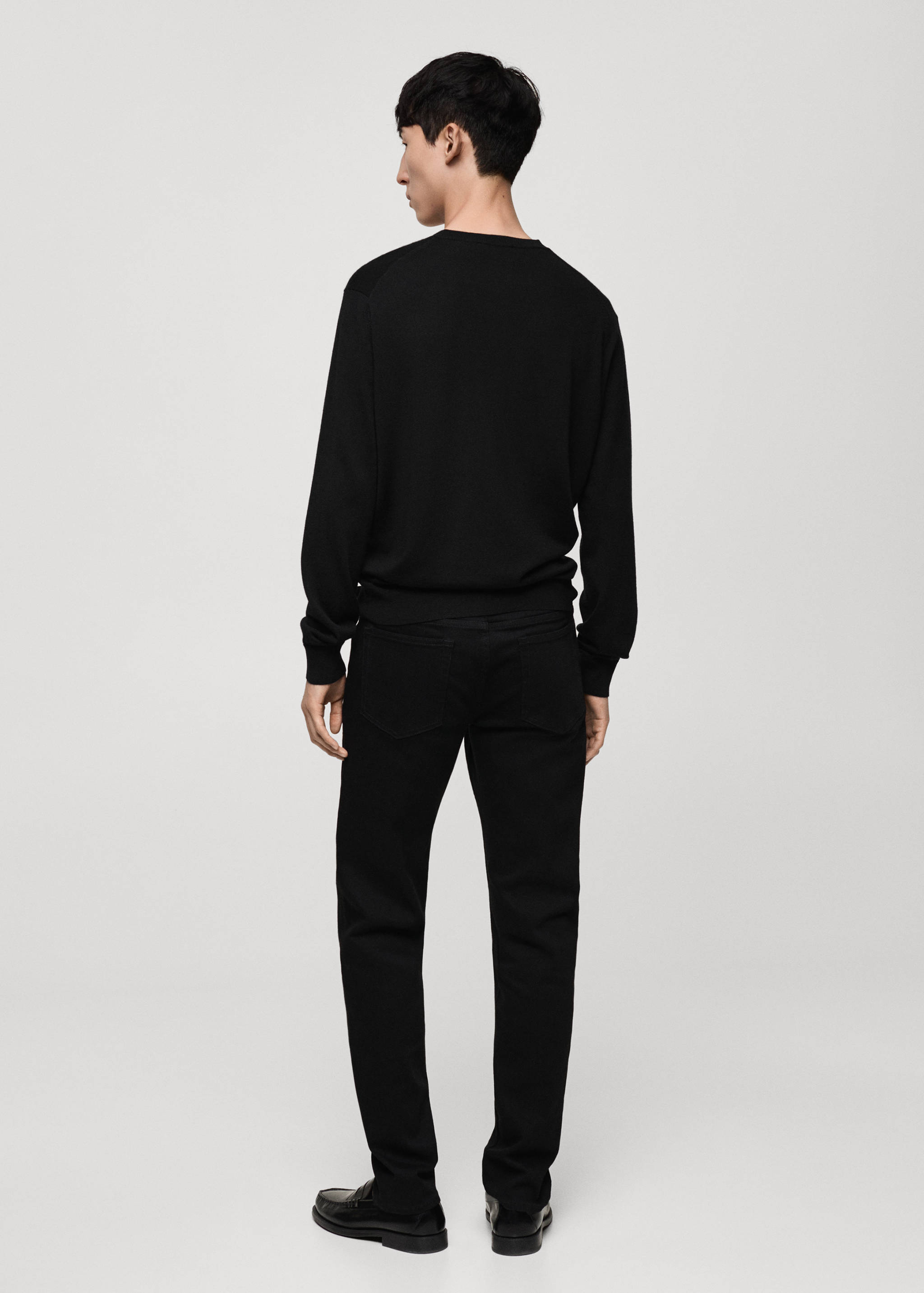 100% wool medium-knit sweater - Reverse of the article