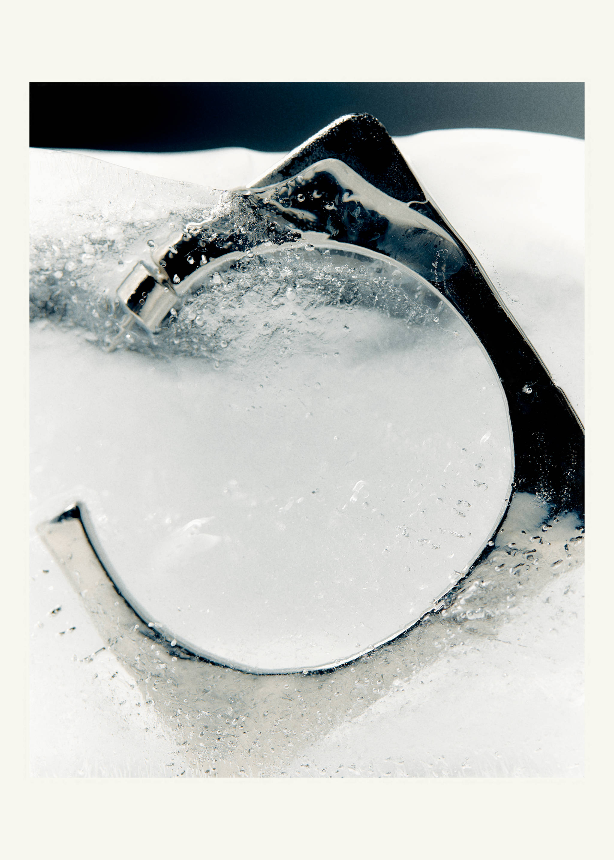 Square maxi-hoop earrings - Details of the article 6