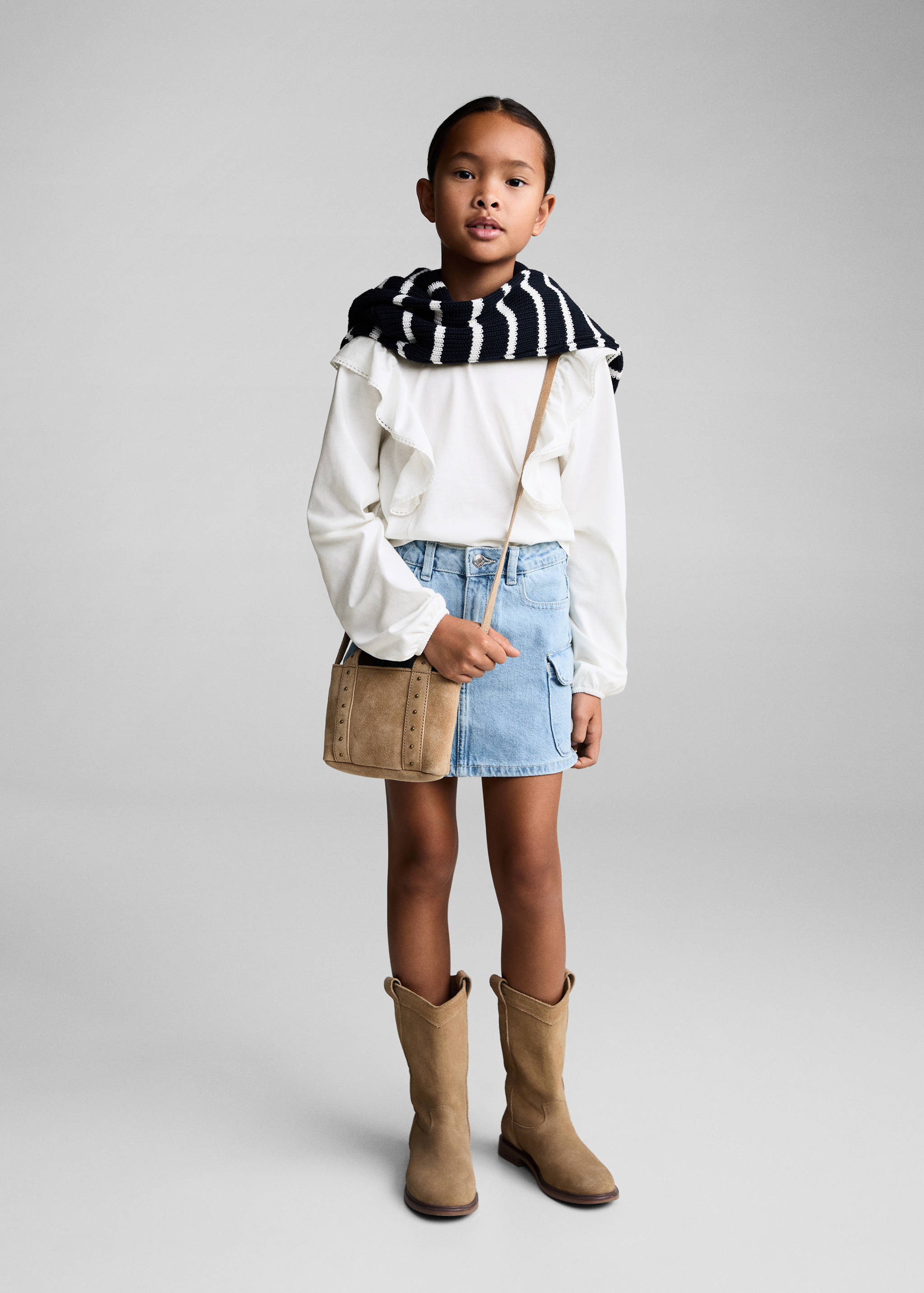 Blouse with pleat detail - General plane