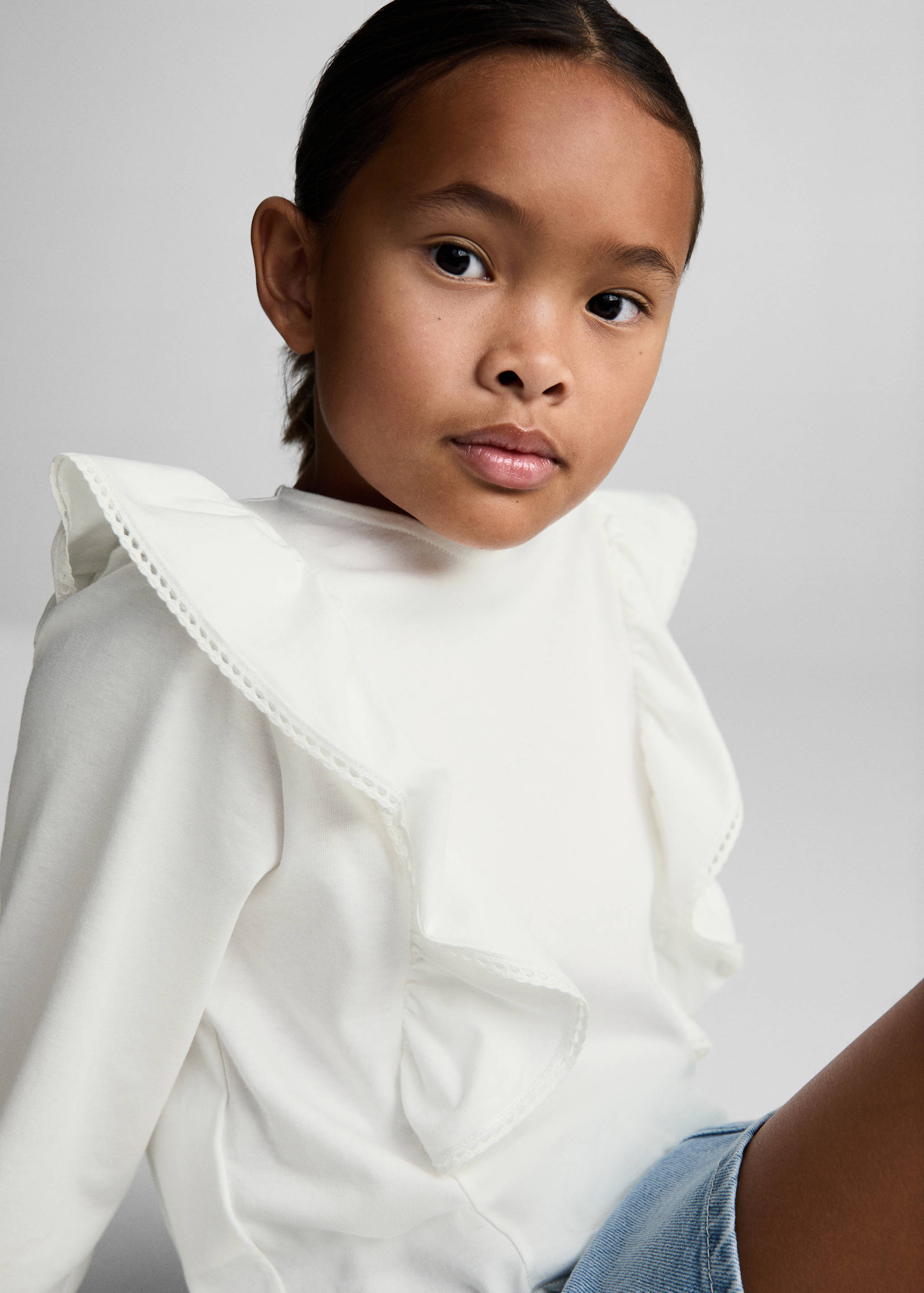 Blouse with pleat detail - Details of the article 1