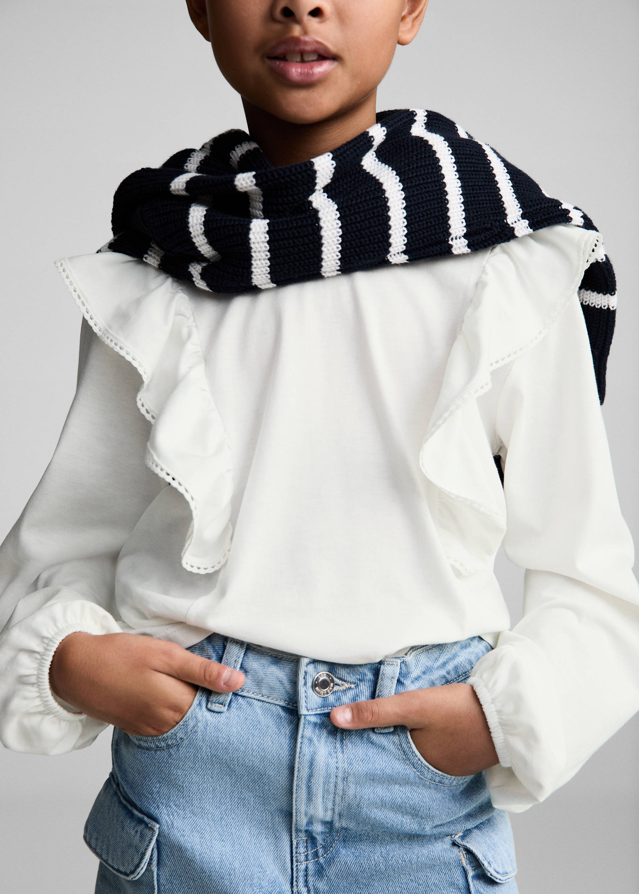 Blouse with pleat detail - Details of the article 6