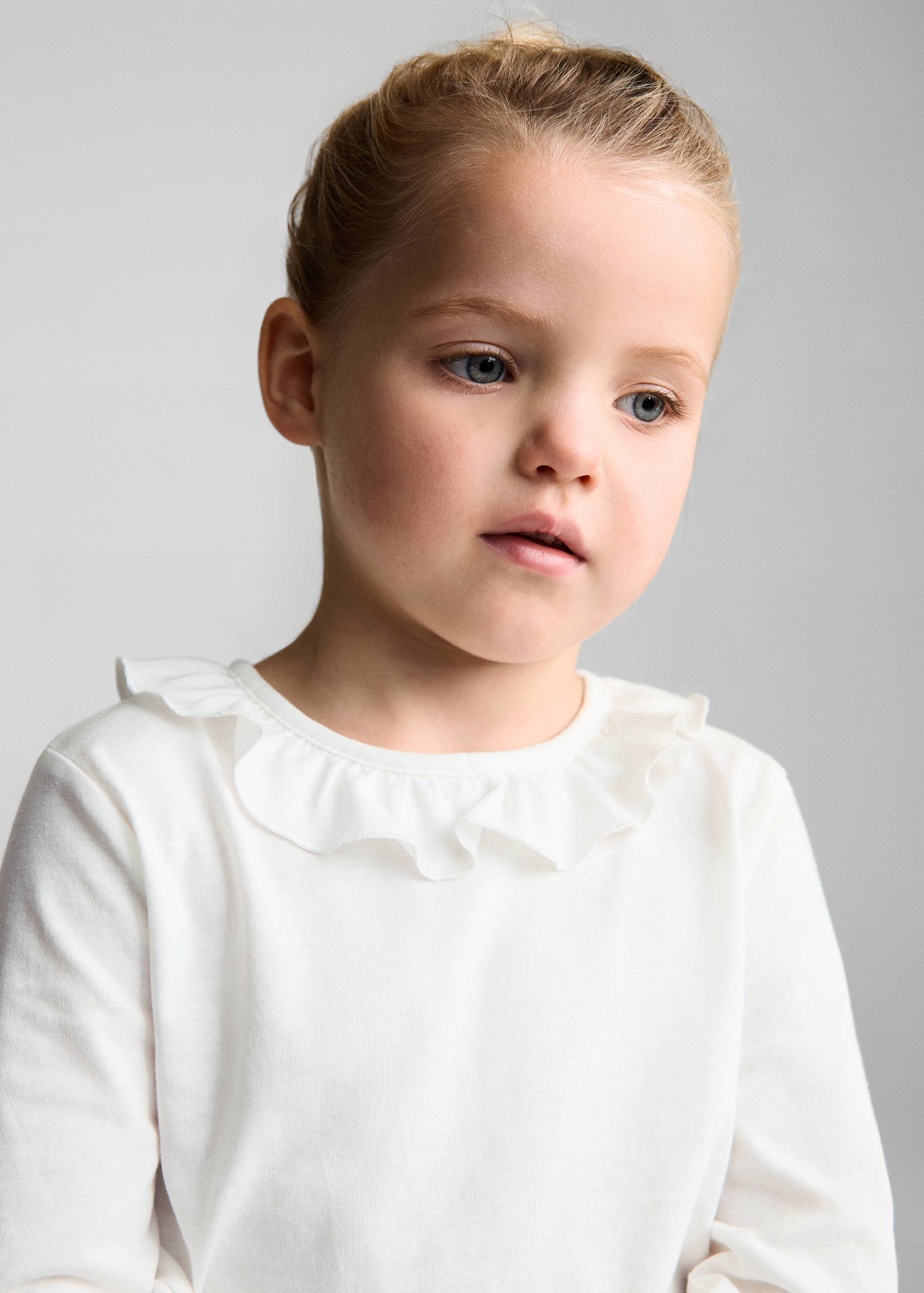 Ruffled collar t-shirt - Details of the article 1
