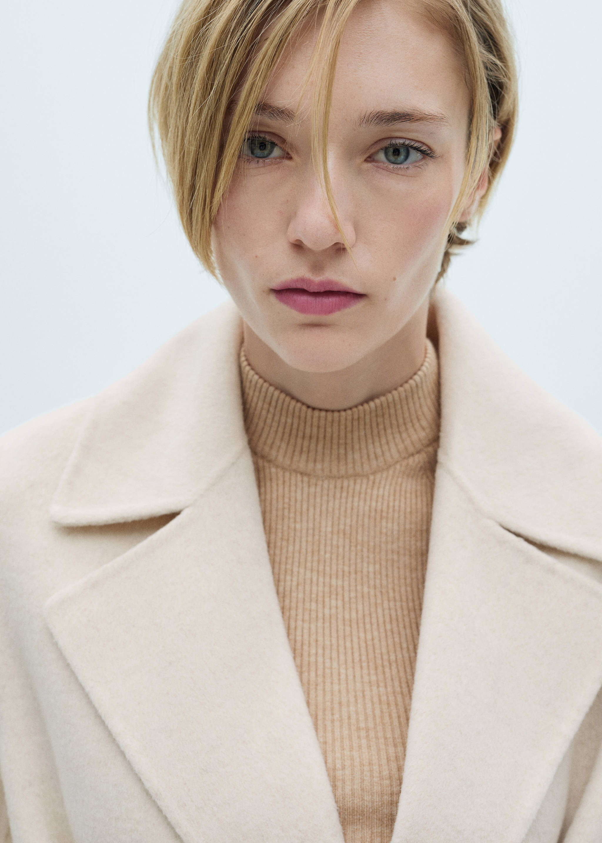 Handmade wool coat with belt - Details of the article 1