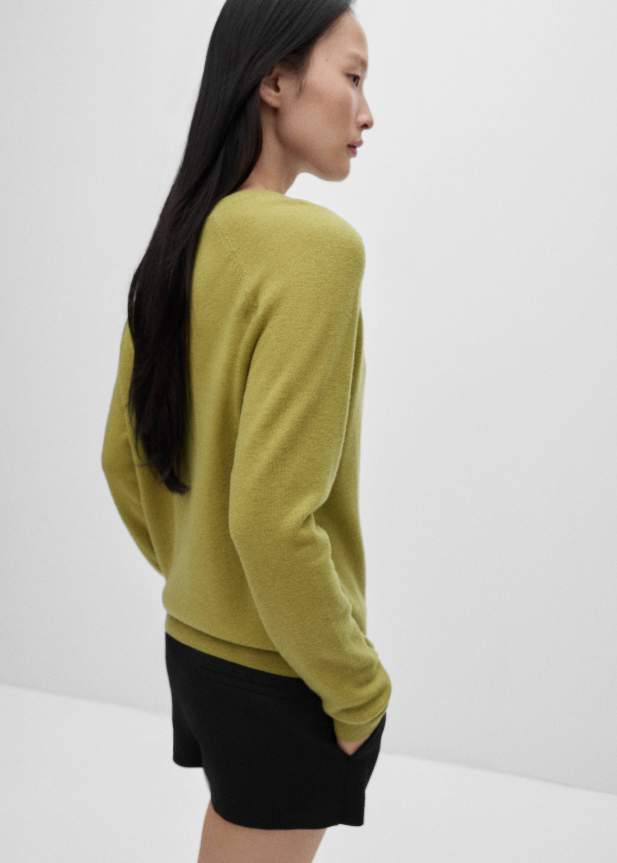 Rounded neck wool sweater - Reverse of the article